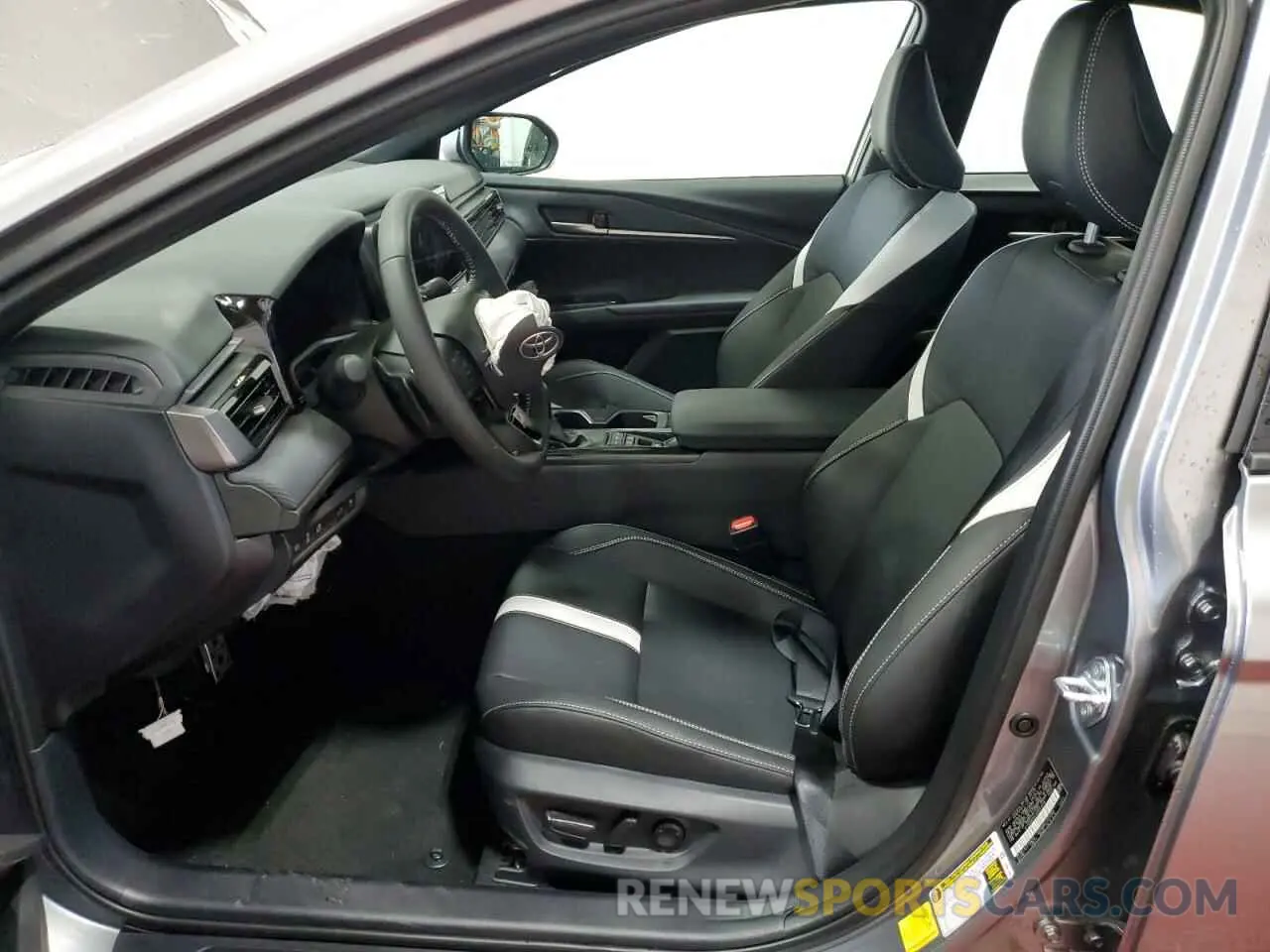 7 Фотография поврежденного автомобиля 4T1DAACK4SU601615 TOYOTA CAMRY 2025