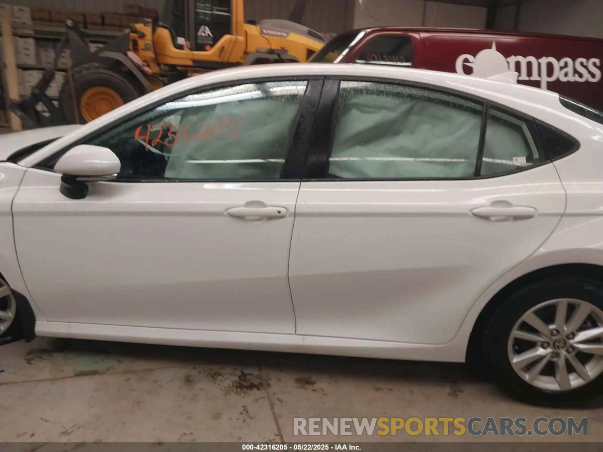 14 Photograph of a damaged car 4T1DAACK5SU067962 TOYOTA CAMRY 2025