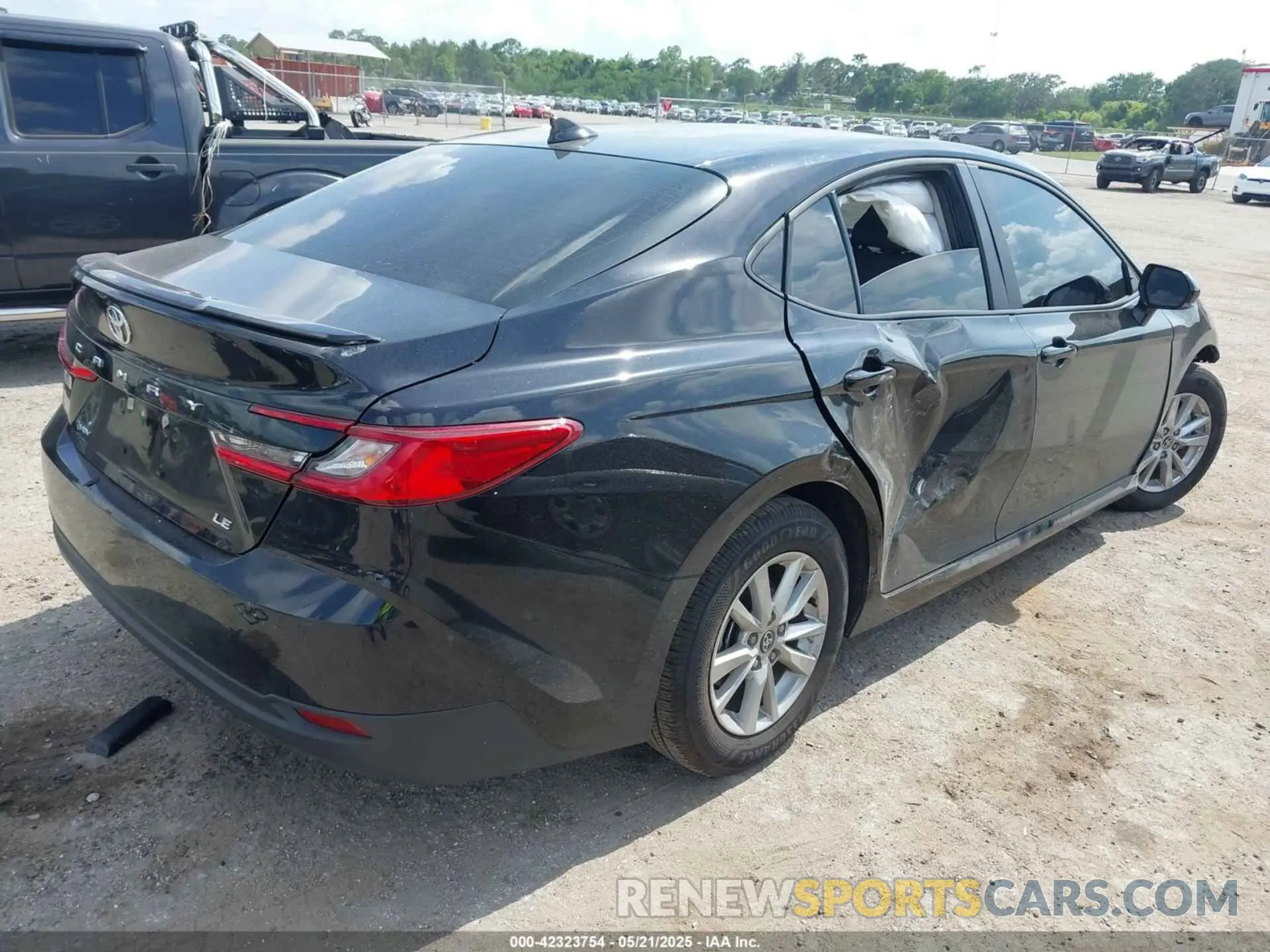 4 Photograph of a damaged car 4T1DAACK5SU108929 TOYOTA CAMRY 2025
