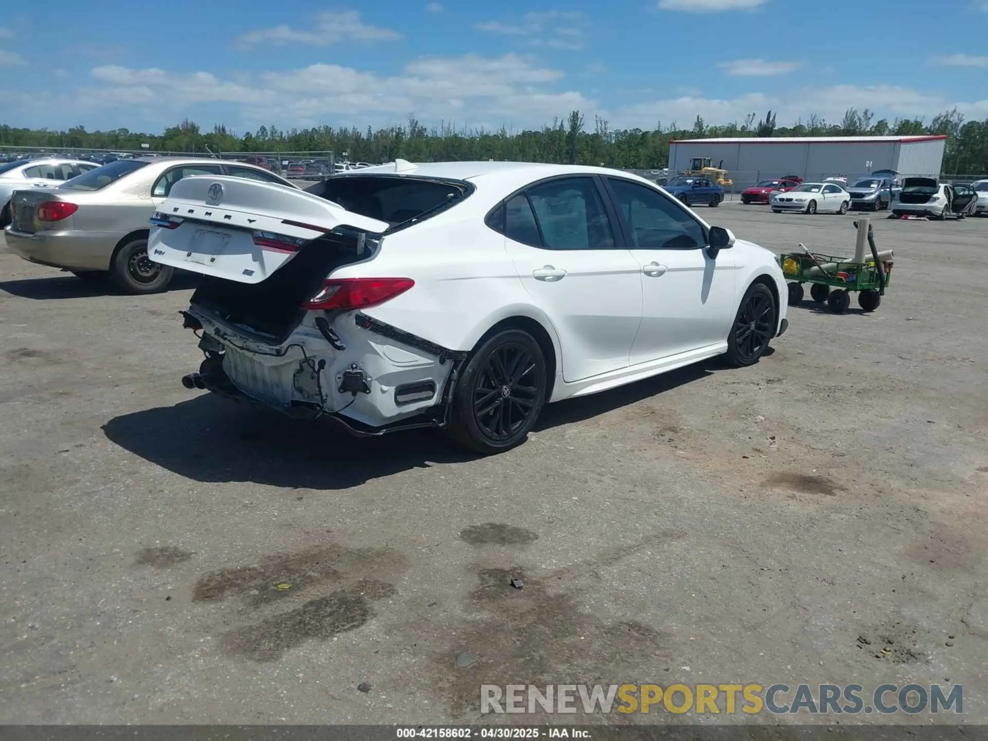 4 Photograph of a damaged car 4T1DAACK5SU534295 TOYOTA CAMRY 2025
