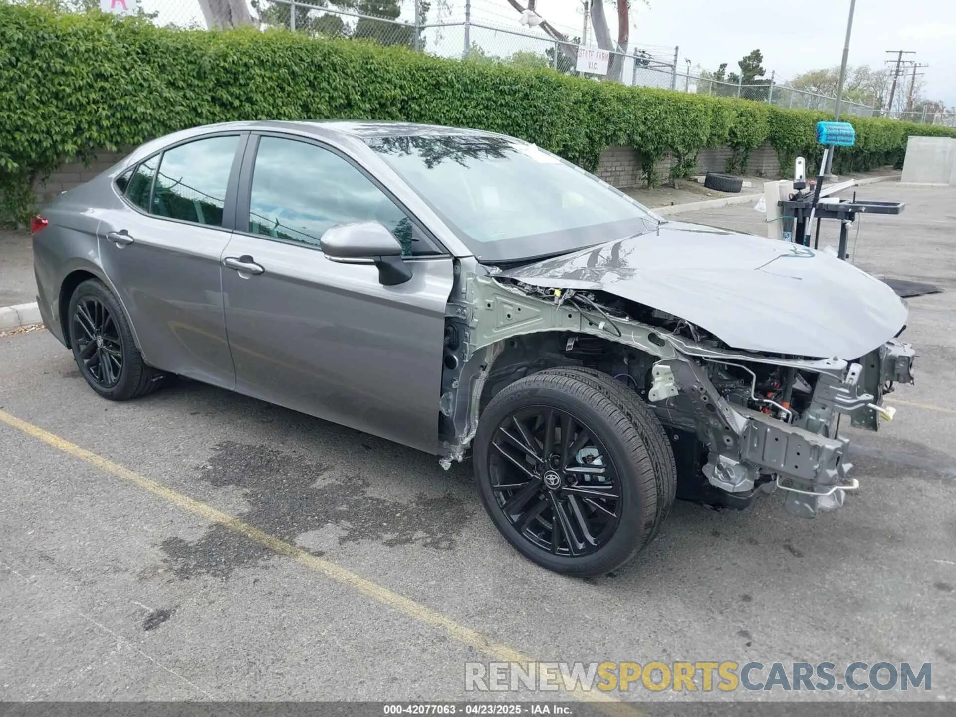 1 Photograph of a damaged car 4T1DAACK5SU534345 TOYOTA CAMRY 2025