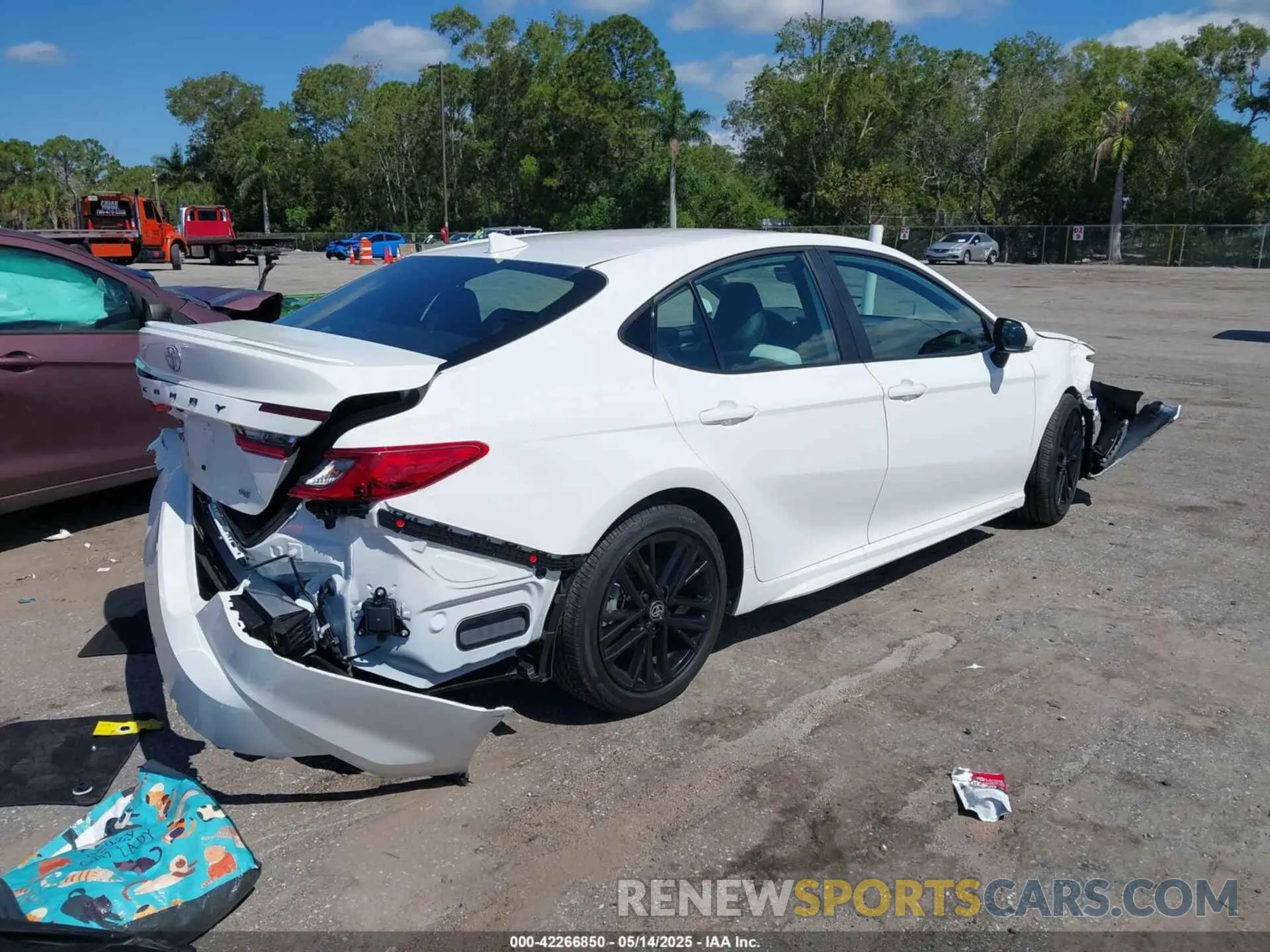 4 Photograph of a damaged car 4T1DAACK6SU046683 TOYOTA CAMRY 2025