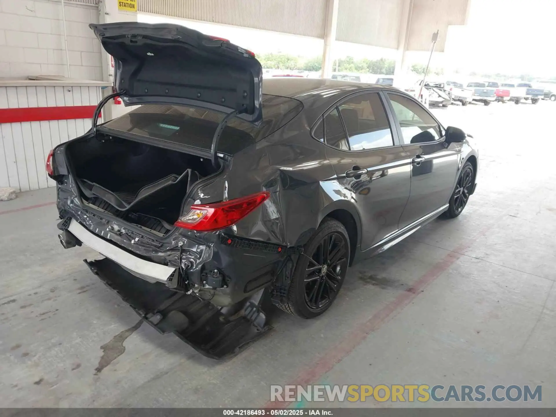 4 Photograph of a damaged car 4T1DAACK6SU057540 TOYOTA CAMRY 2025