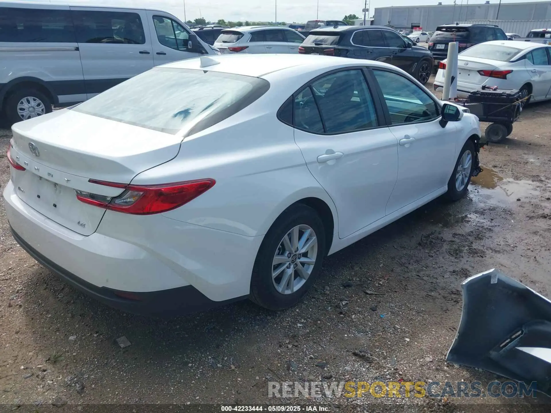 4 Photograph of a damaged car 4T1DAACK6SU082583 TOYOTA CAMRY 2025