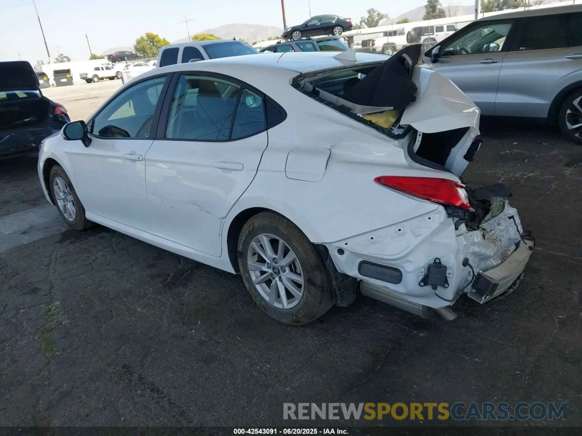 3 Фотография поврежденного автомобиля 4T1DAACK7SU087615 TOYOTA CAMRY 2025