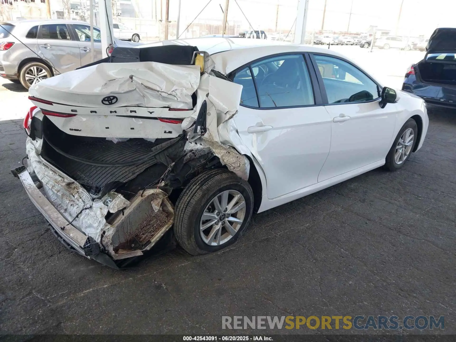 4 Фотография поврежденного автомобиля 4T1DAACK7SU087615 TOYOTA CAMRY 2025