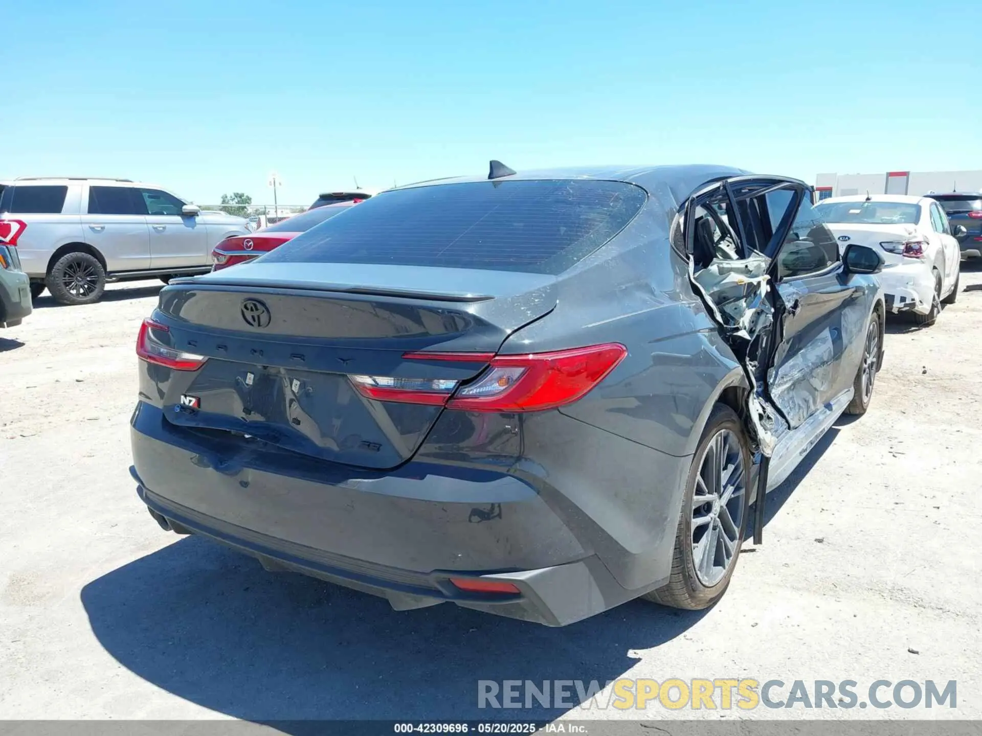 4 Photograph of a damaged car 4T1DAACK7SU109550 TOYOTA CAMRY 2025