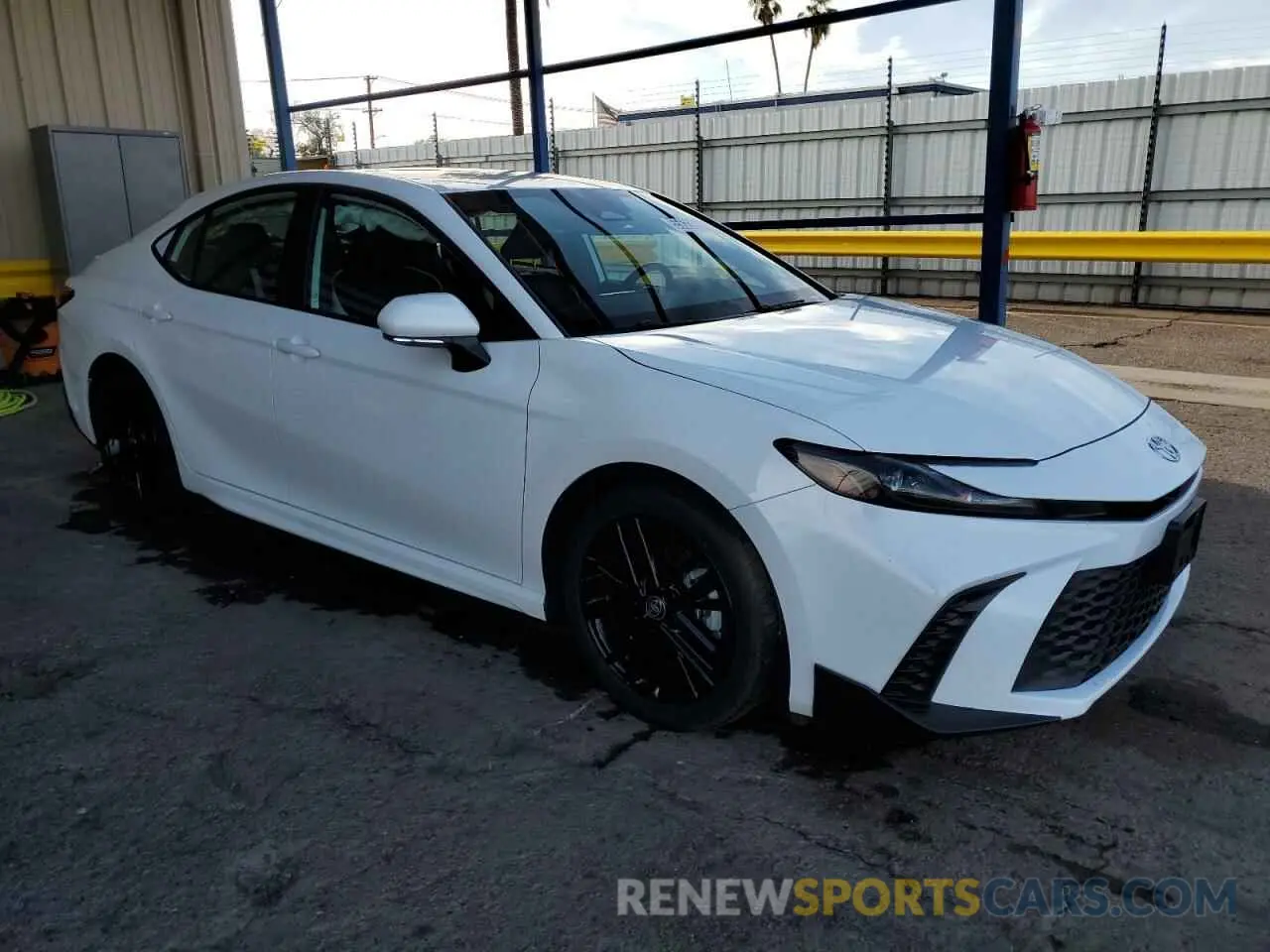 4 Фотография поврежденного автомобиля 4T1DAACK8SU120878 TOYOTA CAMRY 2025