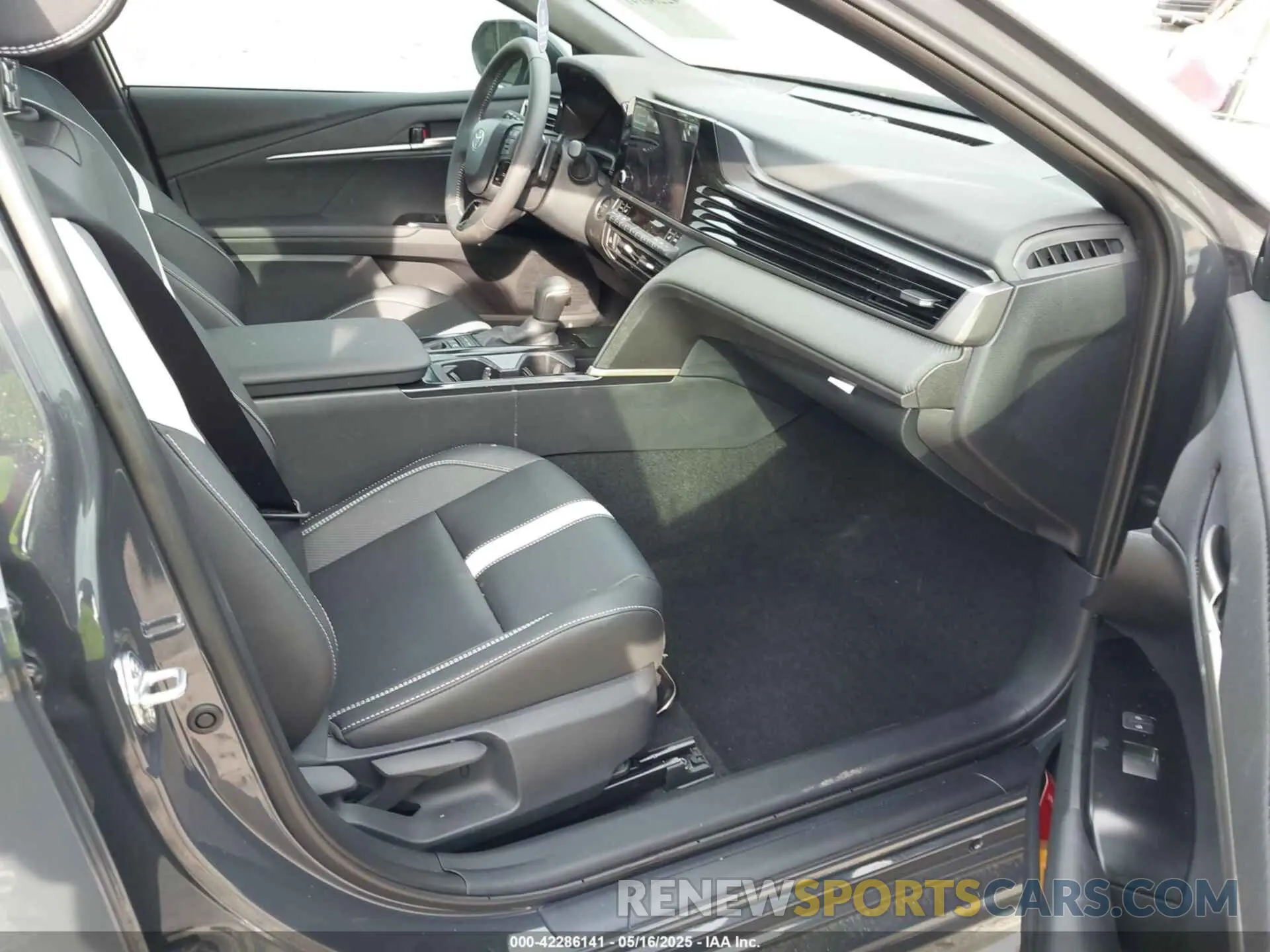 5 Фотография поврежденного автомобиля 4T1DAACK8SU576668 TOYOTA CAMRY 2025
