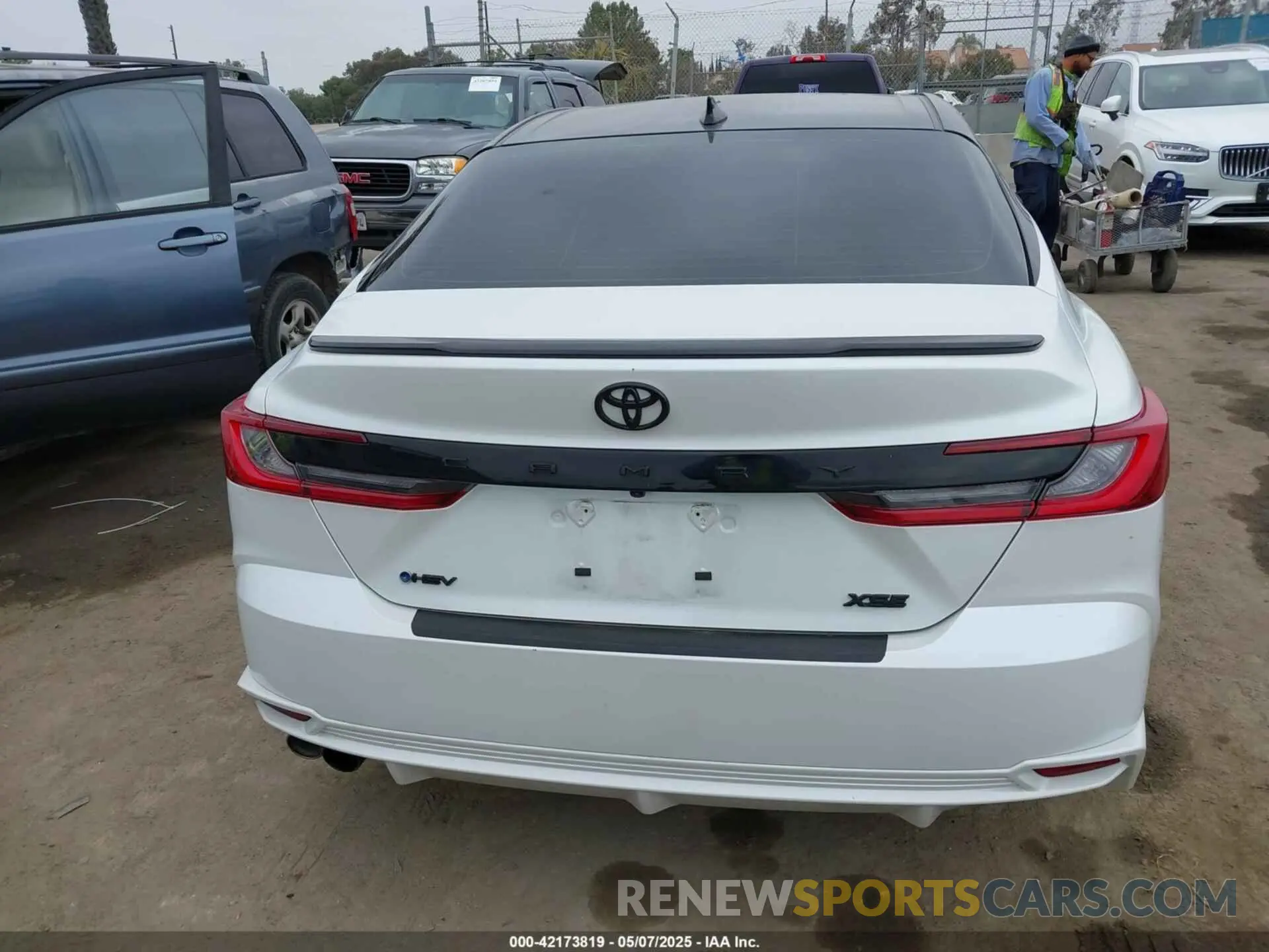 16 Photograph of a damaged car 4T1DAACK9SU007005 TOYOTA CAMRY 2025