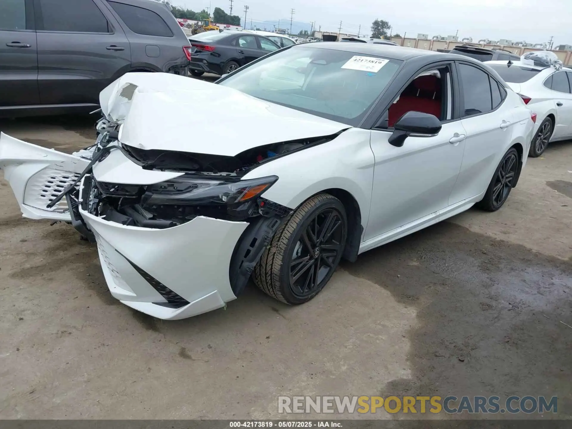 2 Photograph of a damaged car 4T1DAACK9SU007005 TOYOTA CAMRY 2025