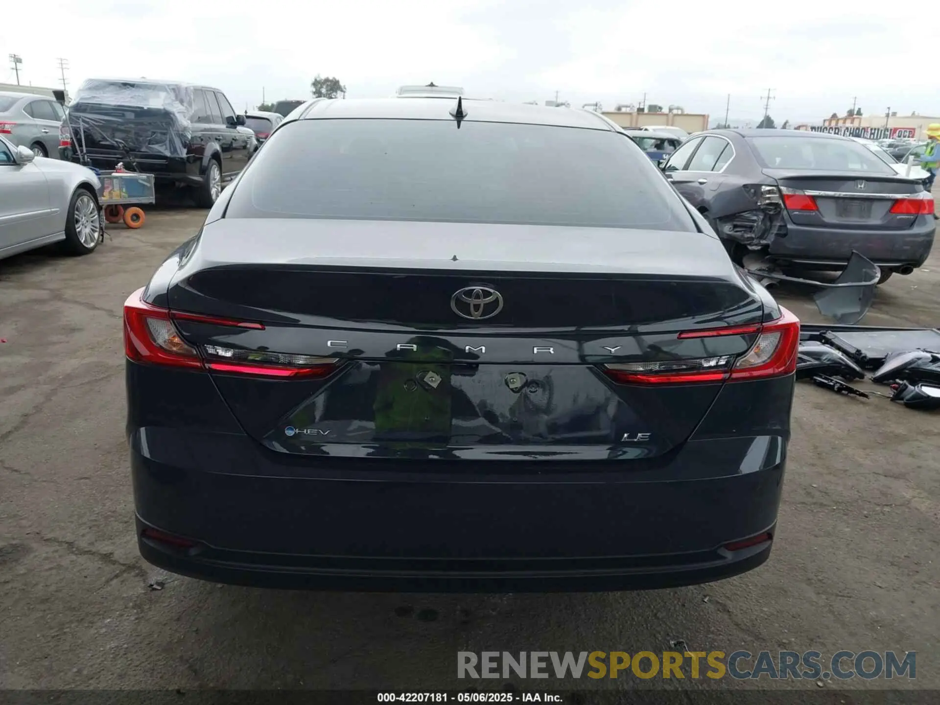 17 Photograph of a damaged car 4T1DAACK9SU043003 TOYOTA CAMRY 2025