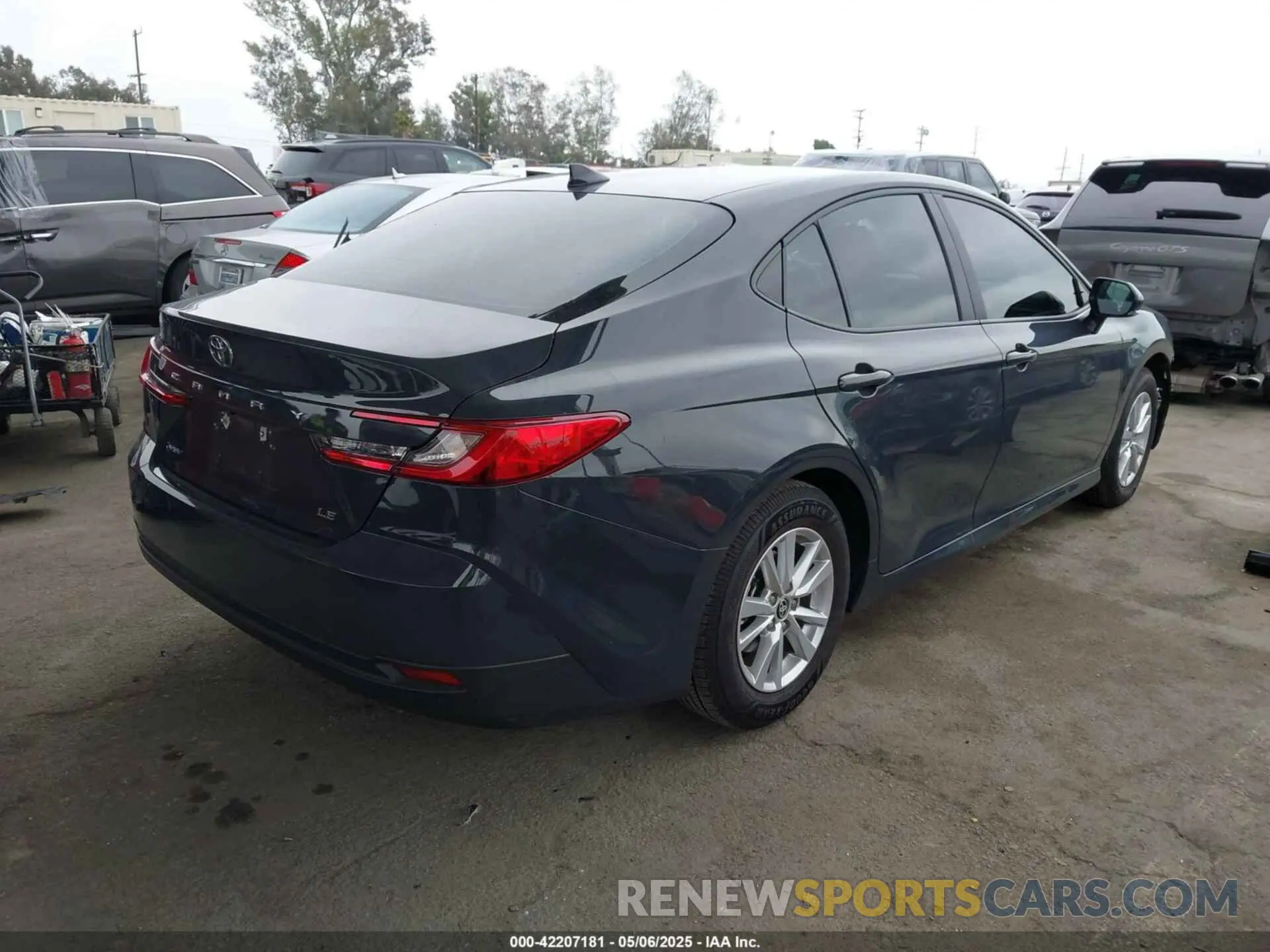 4 Photograph of a damaged car 4T1DAACK9SU043003 TOYOTA CAMRY 2025