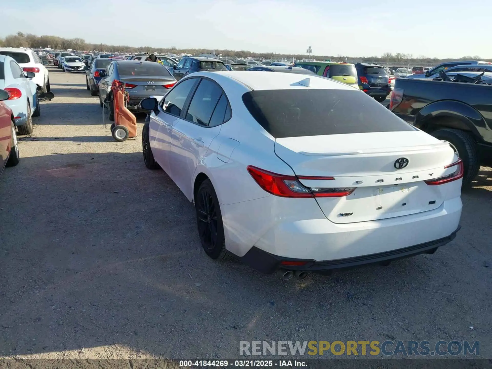 3 Фотография поврежденного автомобиля 4T1DAACK9SU044278 TOYOTA CAMRY 2025