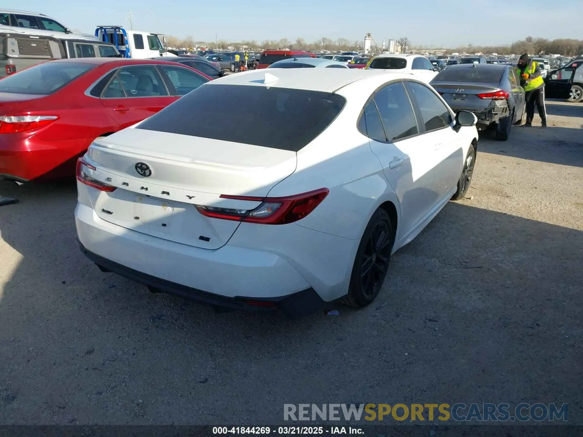 4 Фотография поврежденного автомобиля 4T1DAACK9SU044278 TOYOTA CAMRY 2025
