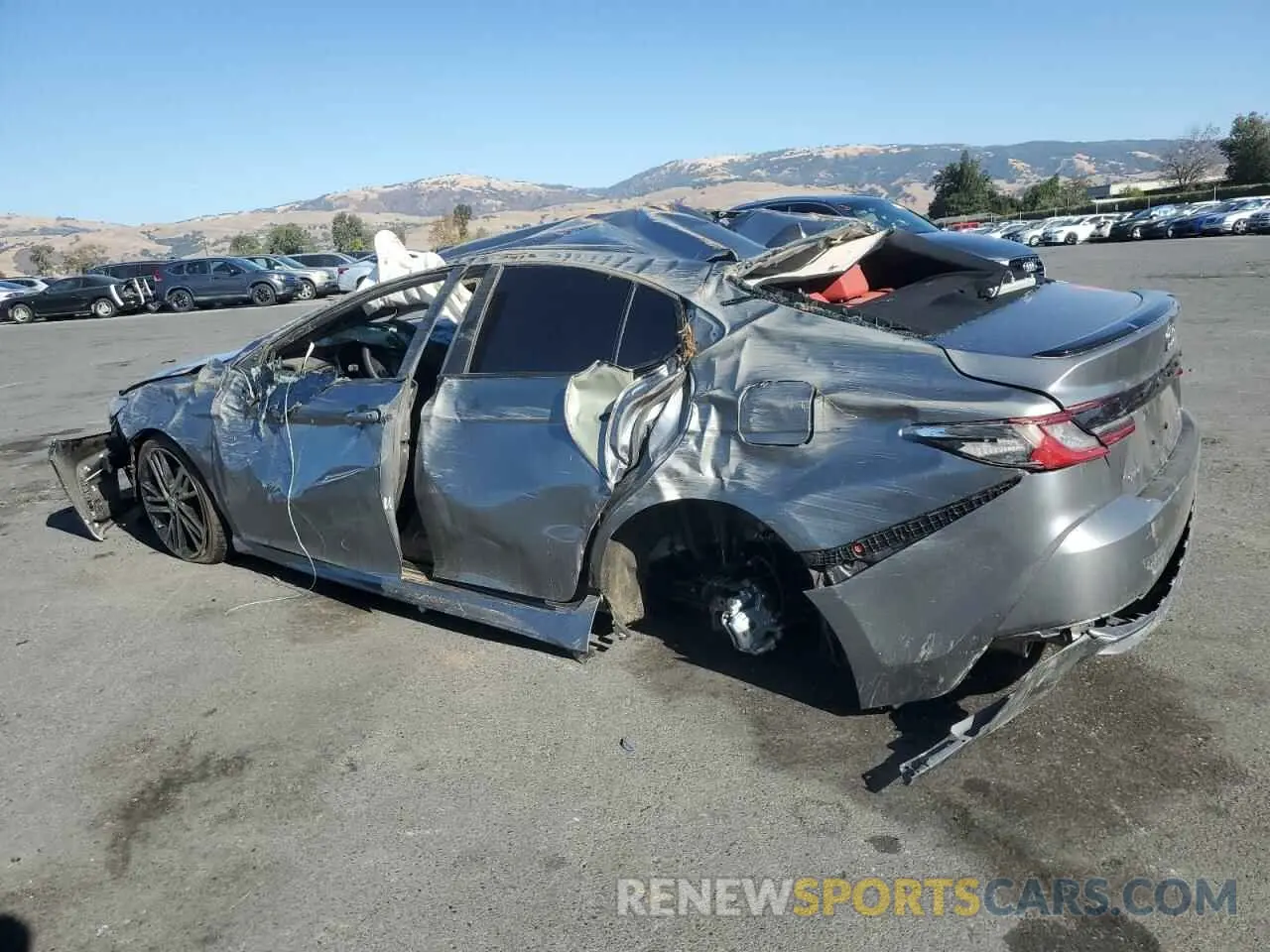 2 Photograph of a damaged car 4T1DAACK9SU516513 TOYOTA CAMRY 2025
