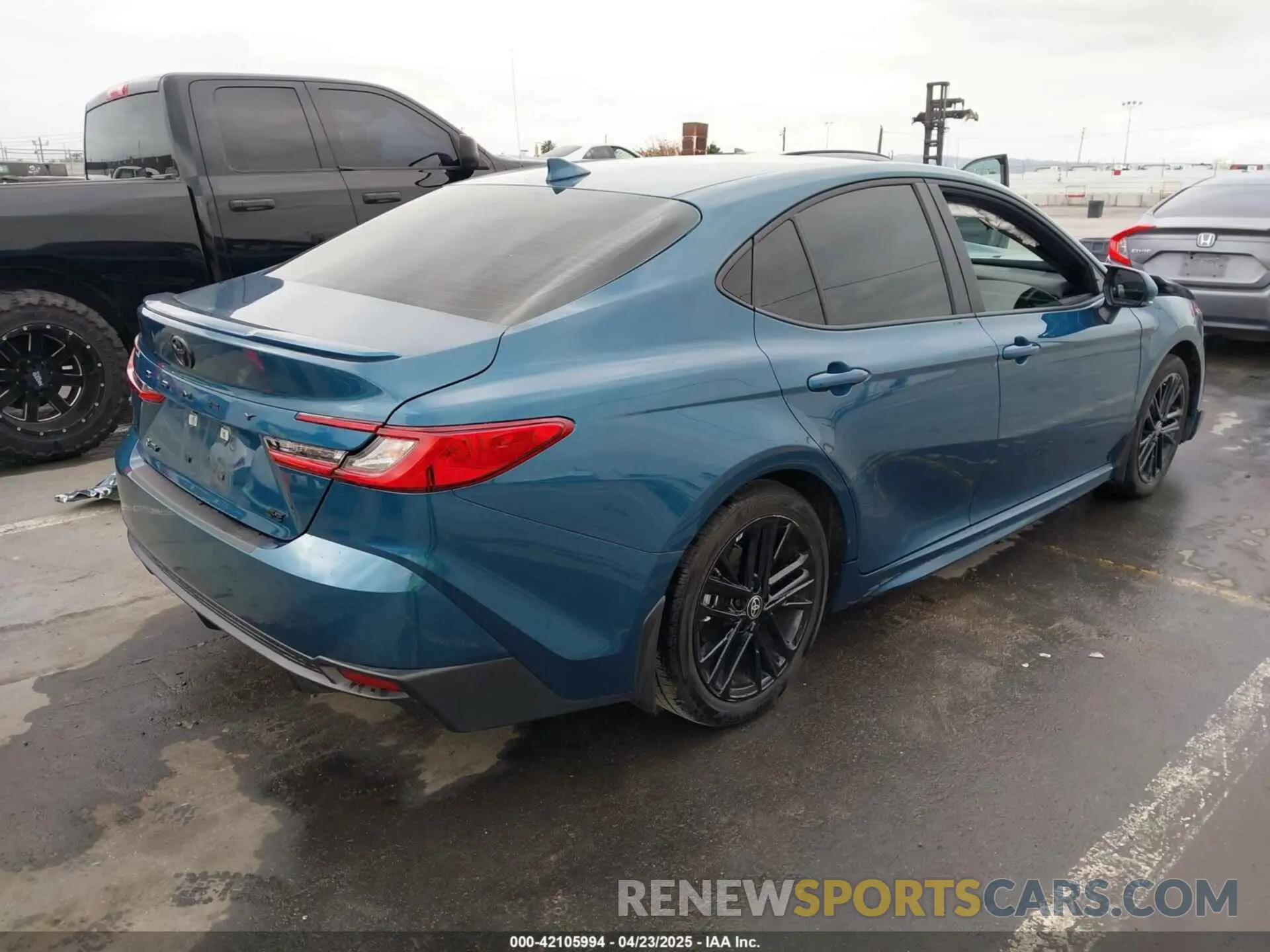 4 Фотография поврежденного автомобиля 4T1DAACK9SU570670 TOYOTA CAMRY 2025