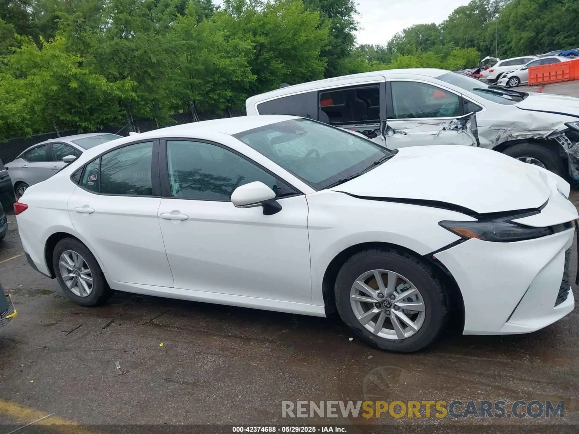 13 Photograph of a damaged car 4T1DAACK9SU593317 TOYOTA CAMRY 2025