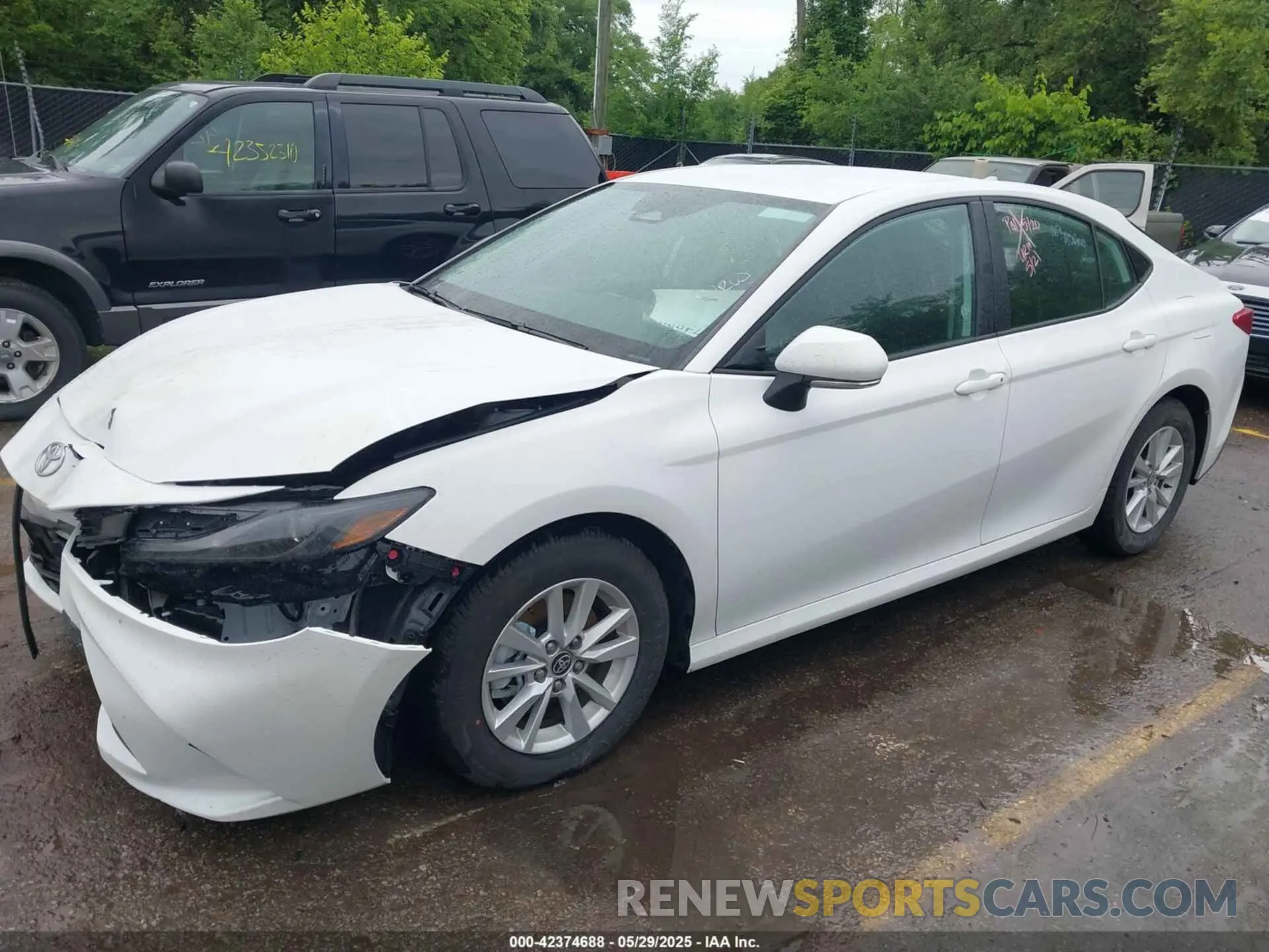 2 Photograph of a damaged car 4T1DAACK9SU593317 TOYOTA CAMRY 2025