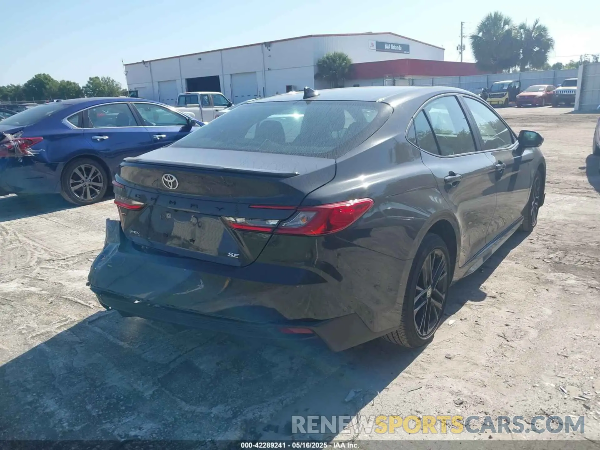 4 Photograph of a damaged car 4T1DAACKXSU060912 TOYOTA CAMRY 2025