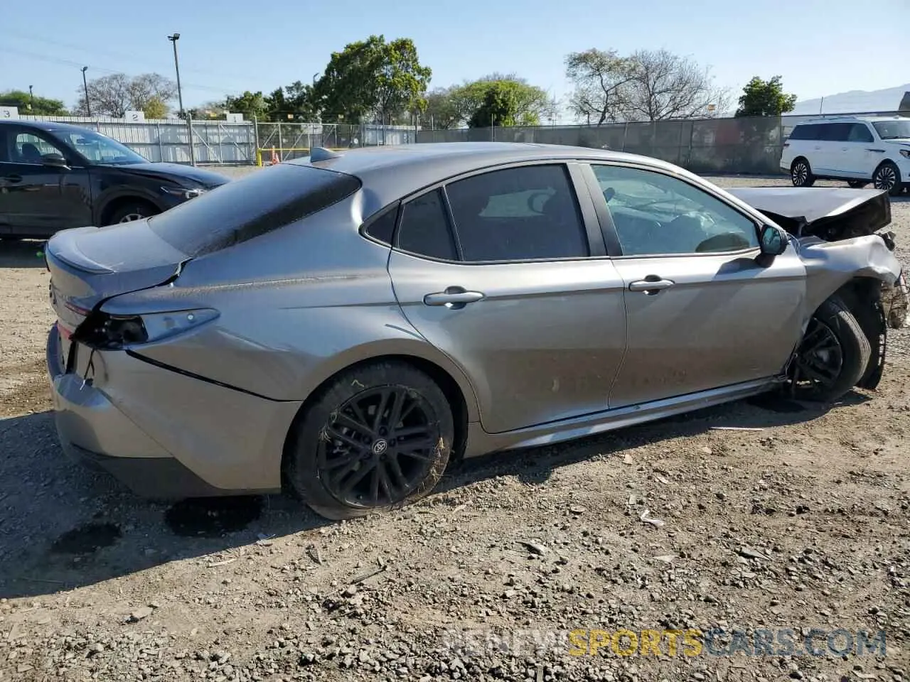 3 Фотография поврежденного автомобиля 4T1DAACKXSU517010 TOYOTA CAMRY 2025