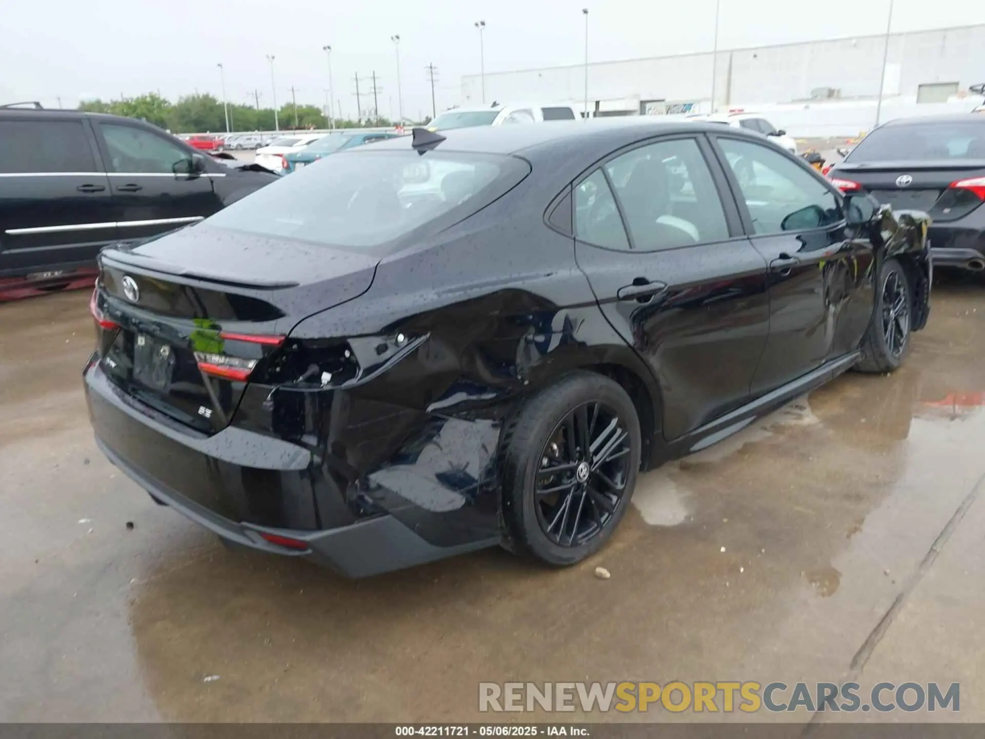4 Photograph of a damaged car 4T1DAACKXSU526497 TOYOTA CAMRY 2025