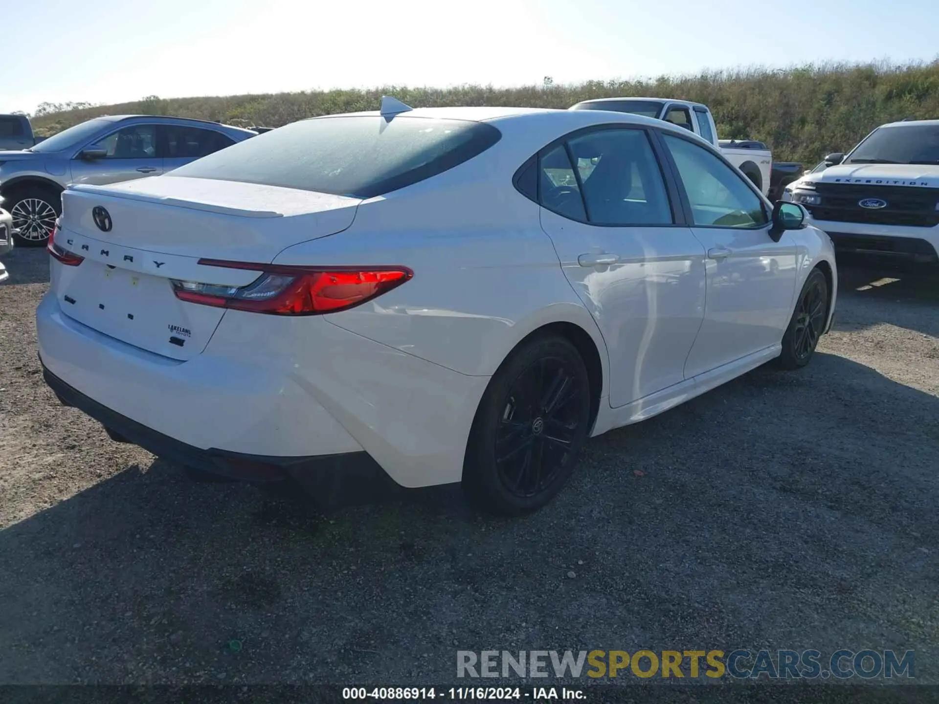 4 Photograph of a damaged car 4T1DAACKXSU530114 TOYOTA CAMRY 2025