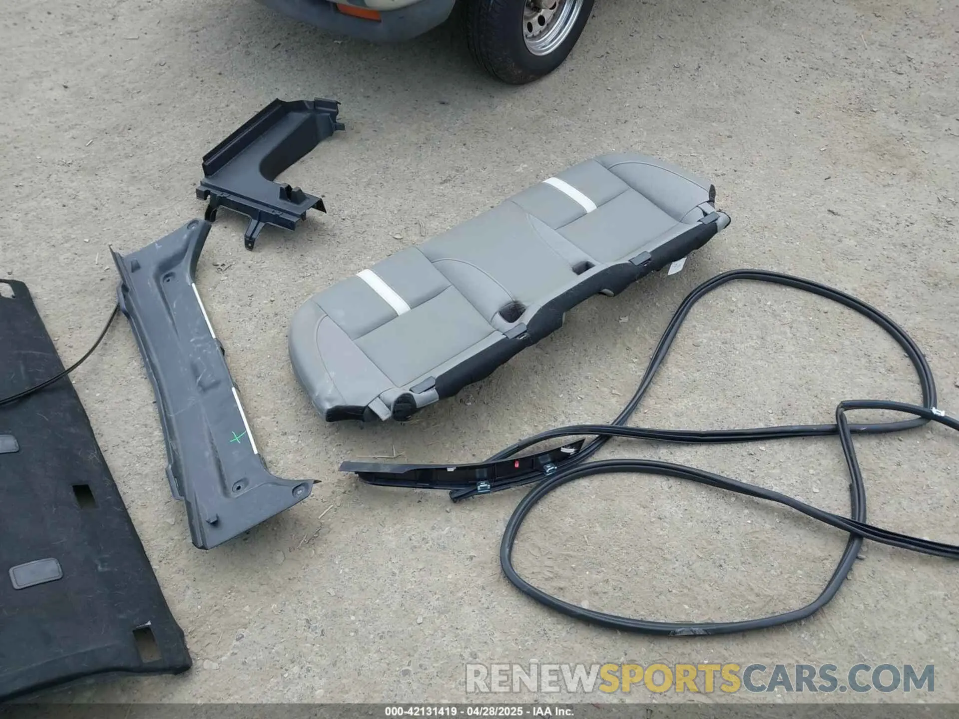 12 Фотография поврежденного автомобиля 4T1DBADK0SU000861 TOYOTA CAMRY 2025