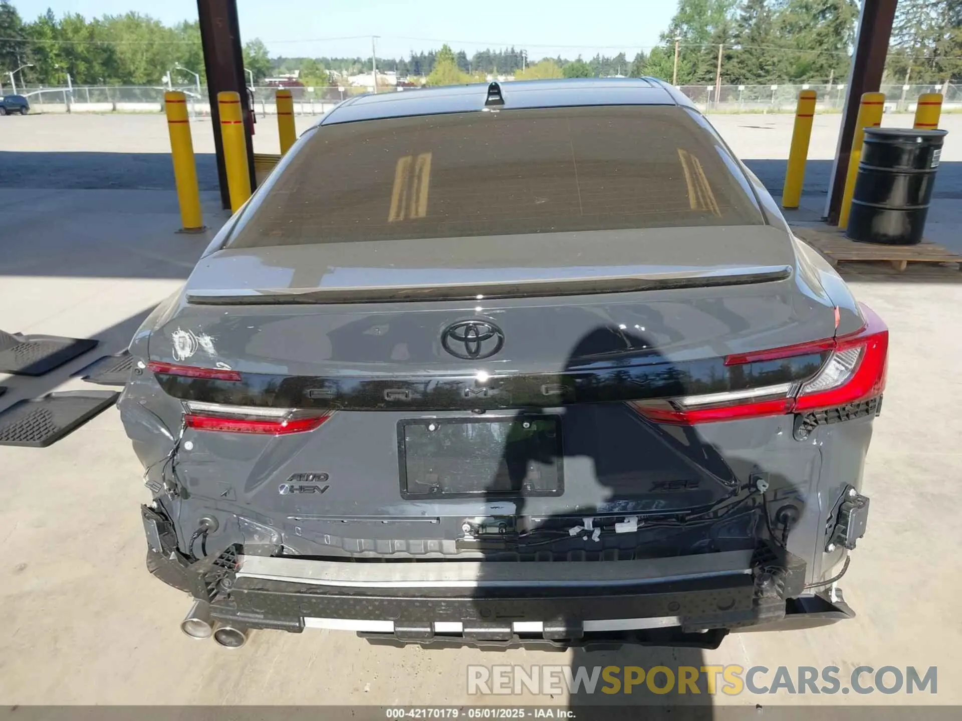 17 Photograph of a damaged car 4T1DBADK0SU016820 TOYOTA CAMRY 2025