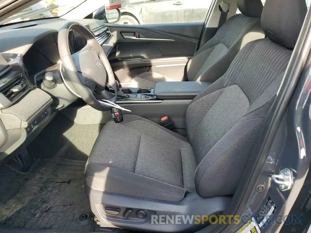 7 Фотография поврежденного автомобиля 4T1DBADK0SU502463 TOYOTA CAMRY 2025