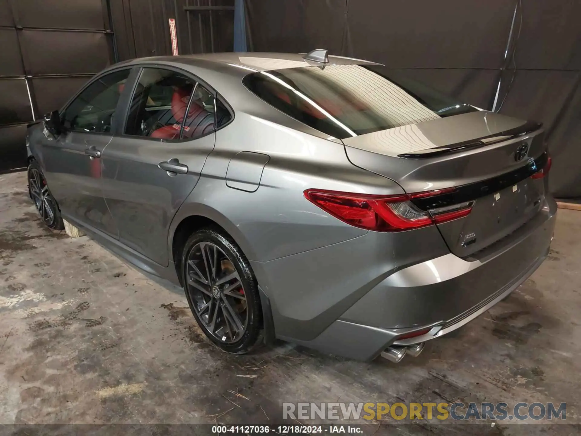 3 Фотография поврежденного автомобиля 4T1DBADK0SU503158 TOYOTA CAMRY 2025