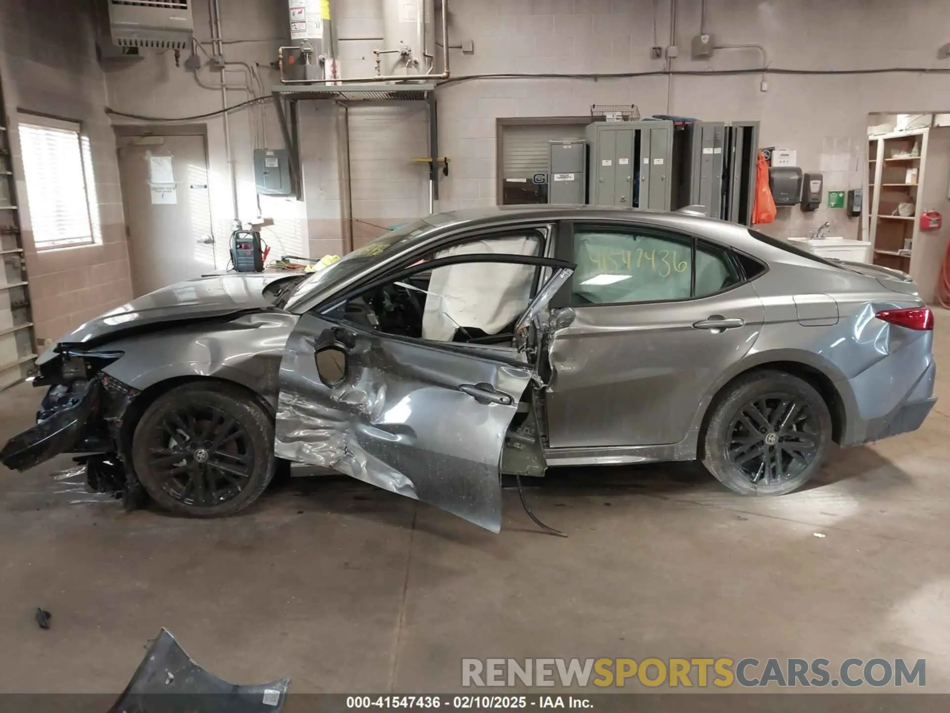 15 Photograph of a damaged car 4T1DBADK0SU518923 TOYOTA CAMRY 2025