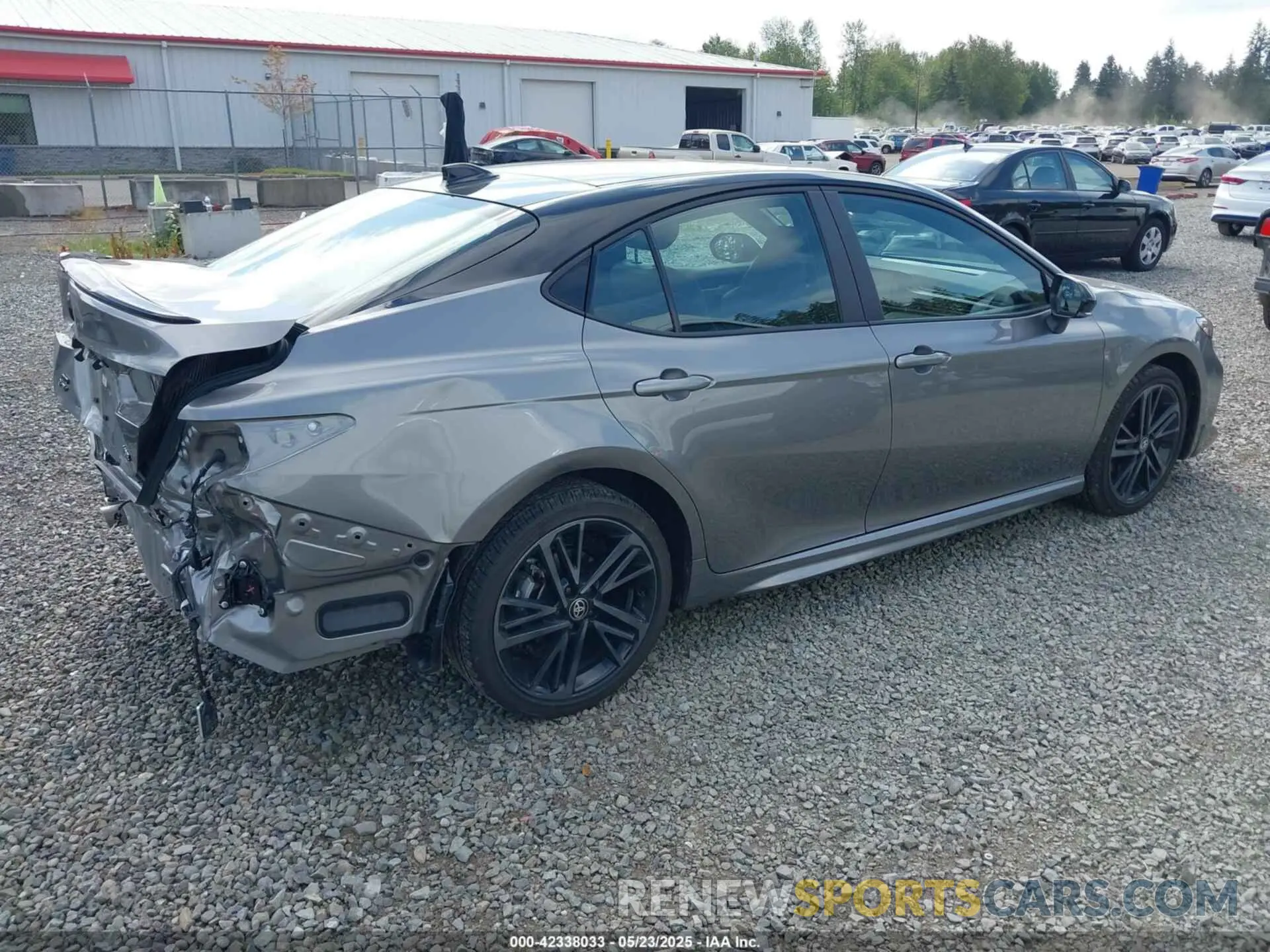 4 Photograph of a damaged car 4T1DBADK0SU524298 TOYOTA CAMRY 2025