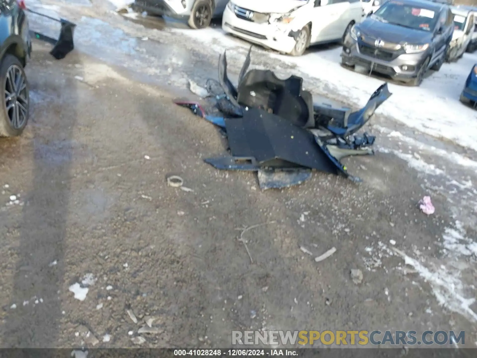 12 Фотография поврежденного автомобиля 4T1DBADK1SU006264 TOYOTA CAMRY 2025