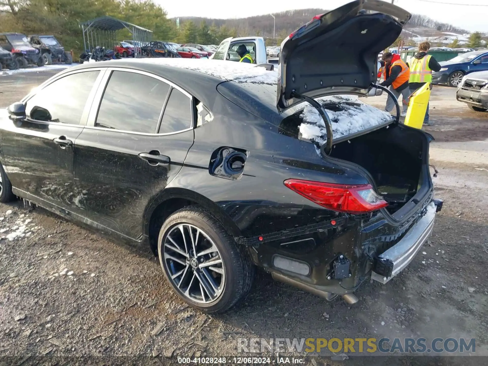 3 Фотография поврежденного автомобиля 4T1DBADK1SU006264 TOYOTA CAMRY 2025