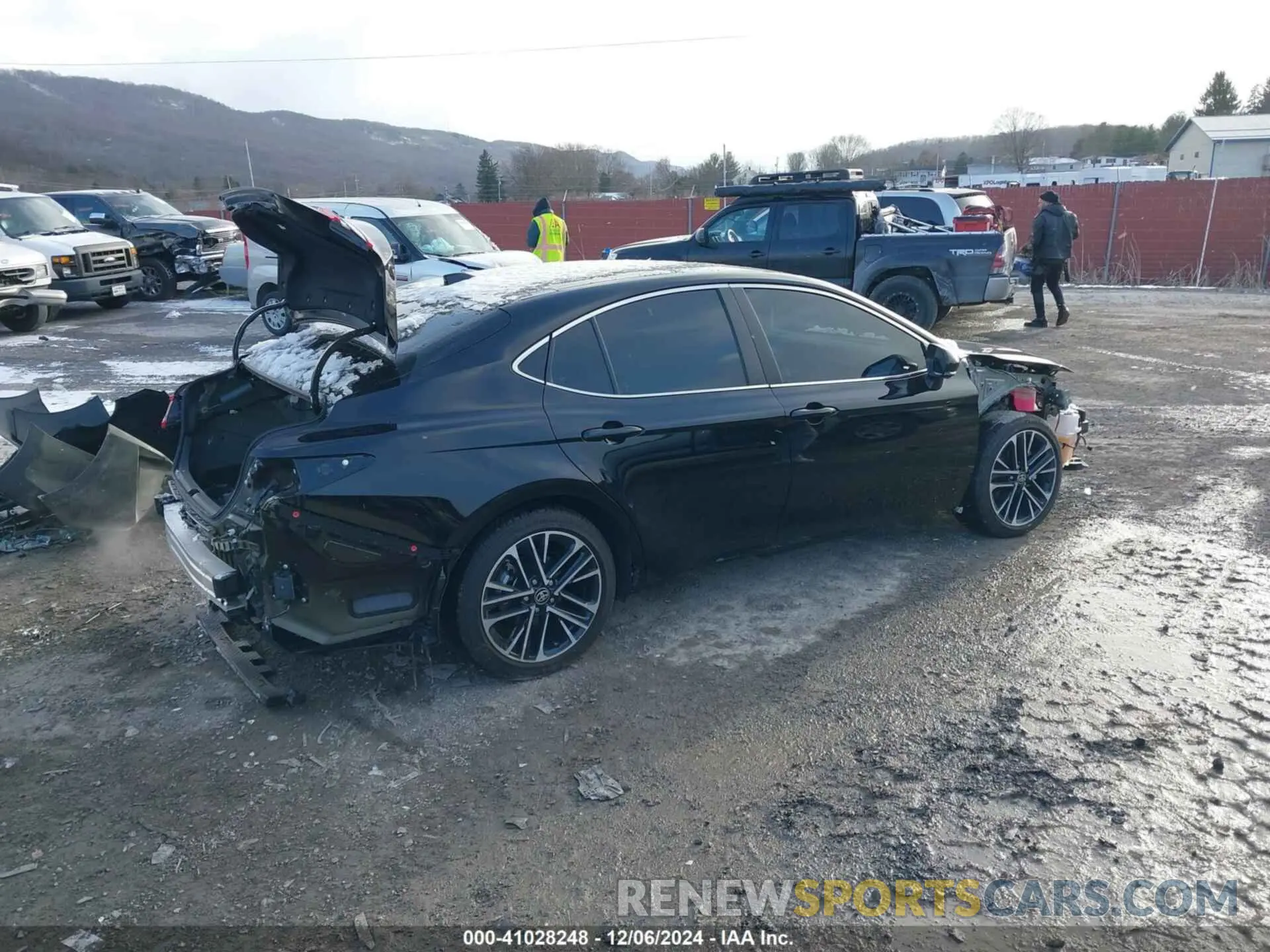 4 Фотография поврежденного автомобиля 4T1DBADK1SU006264 TOYOTA CAMRY 2025