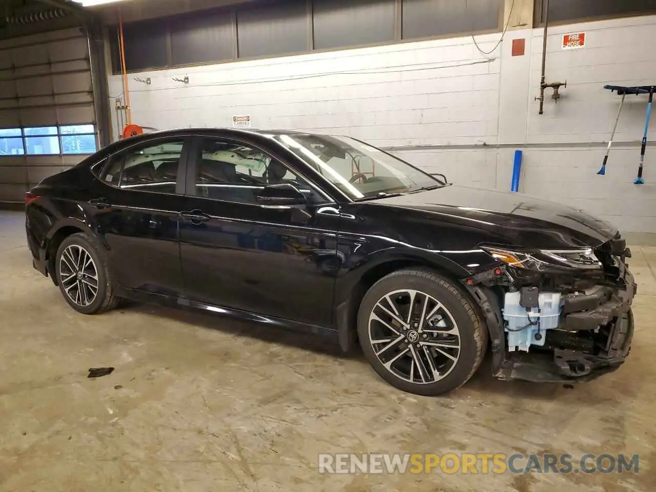 4 Фотография поврежденного автомобиля 4T1DBADK2SU009870 TOYOTA CAMRY 2025