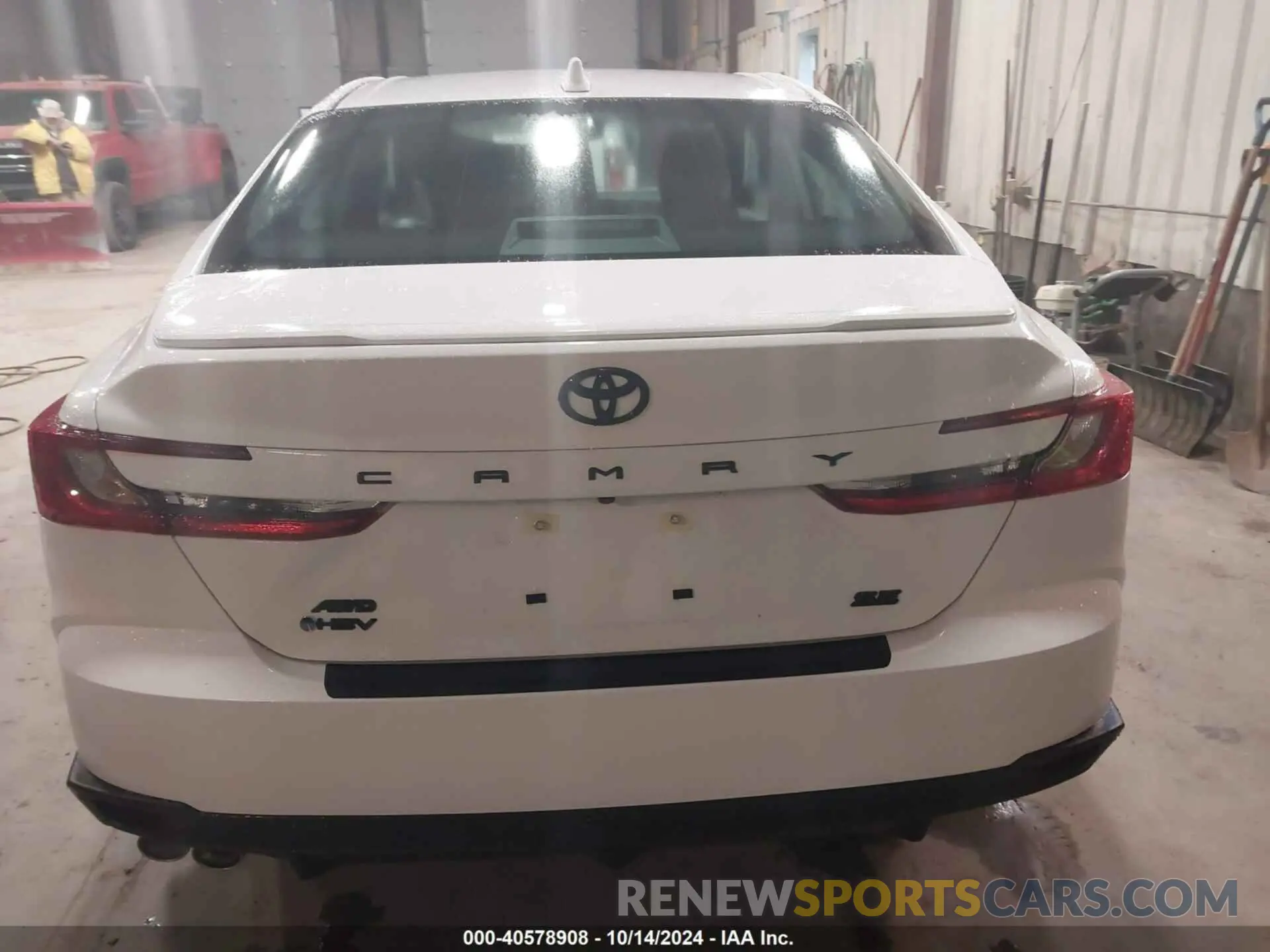 17 Photograph of a damaged car 4T1DBADK2SU508832 TOYOTA CAMRY 2025