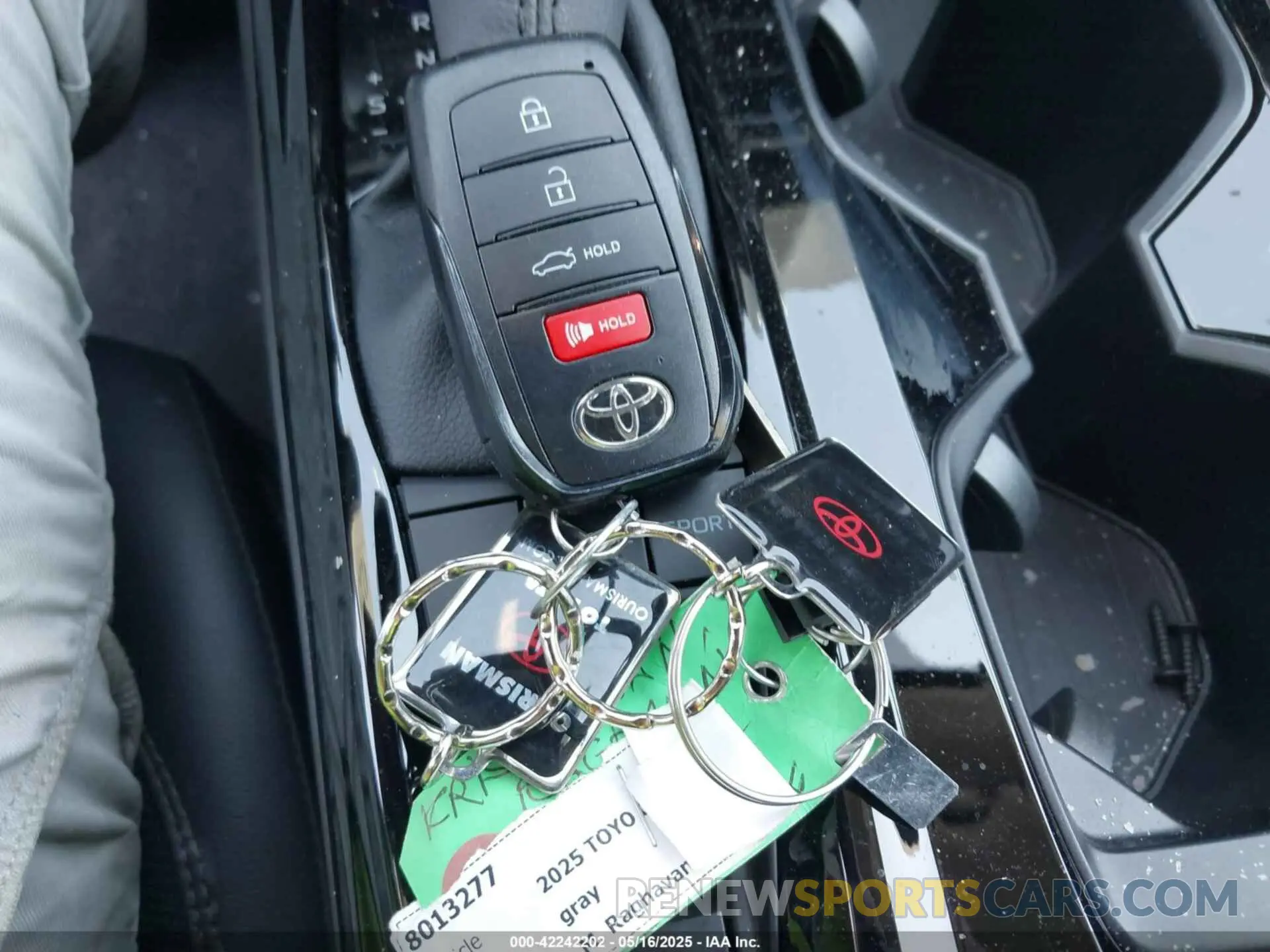 11 Photograph of a damaged car 4T1DBADK2SU509561 TOYOTA CAMRY 2025