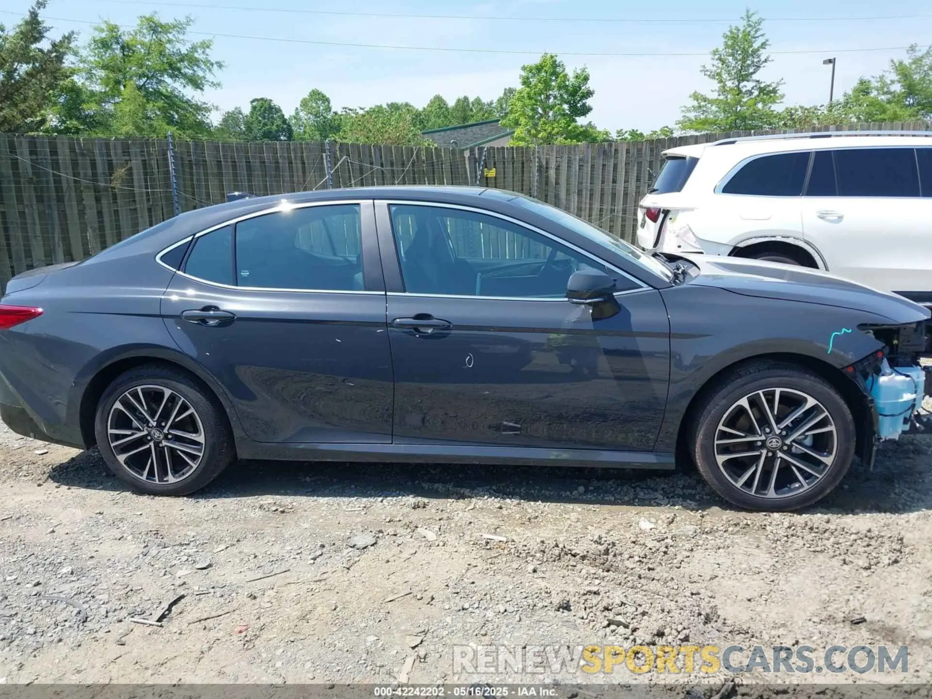 14 Photograph of a damaged car 4T1DBADK2SU509561 TOYOTA CAMRY 2025