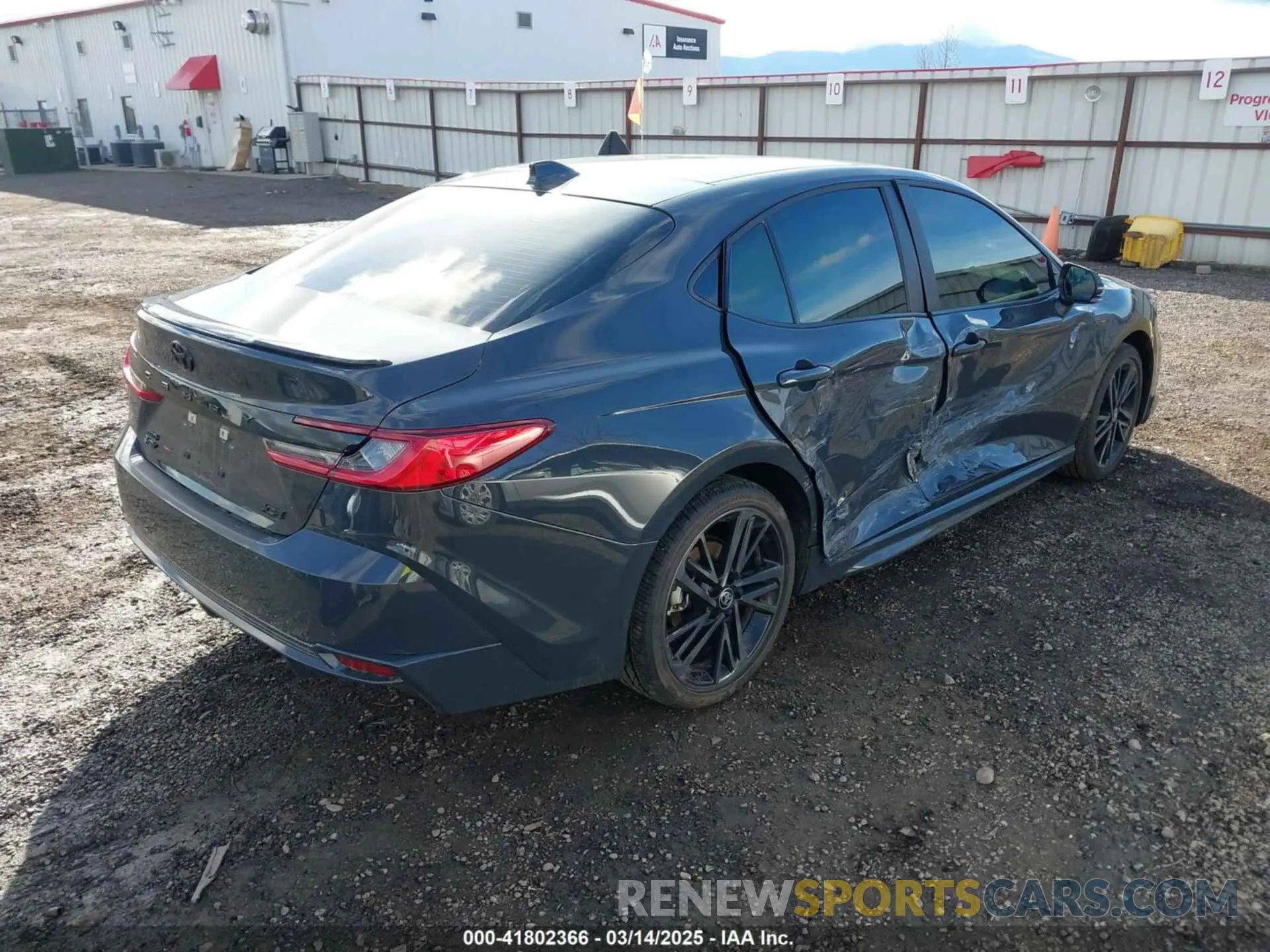 4 Фотография поврежденного автомобиля 4T1DBADK2SU521774 TOYOTA CAMRY 2025