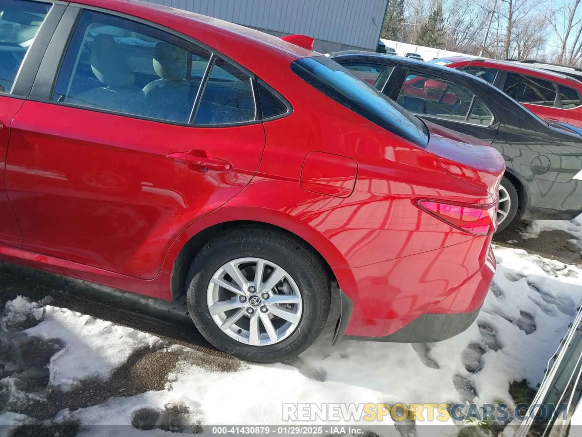 3 Фотография поврежденного автомобиля 4T1DBADK3SU011319 TOYOTA CAMRY 2025