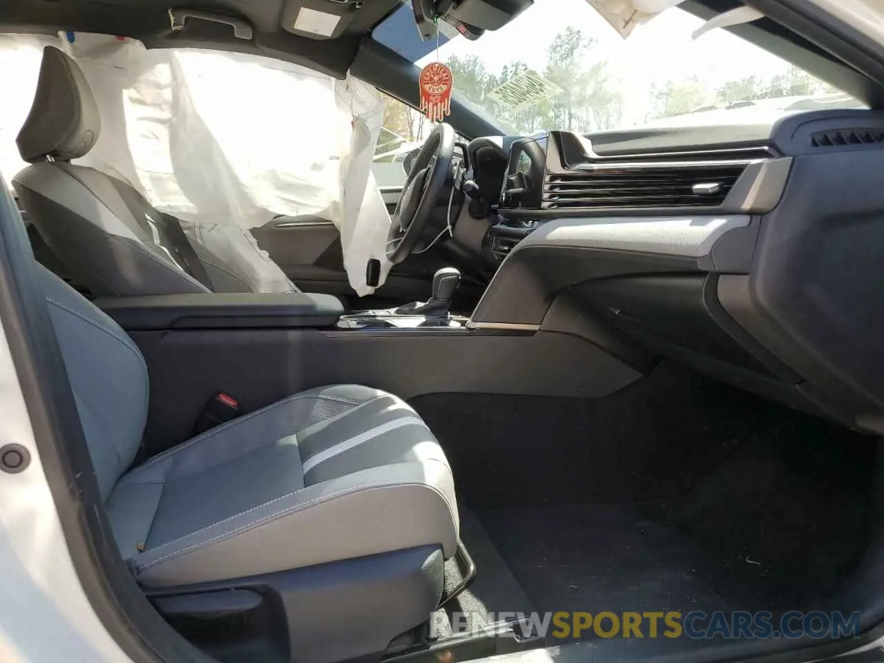 7 Photograph of a damaged car 4T1DBADK3SU012745 TOYOTA CAMRY 2025