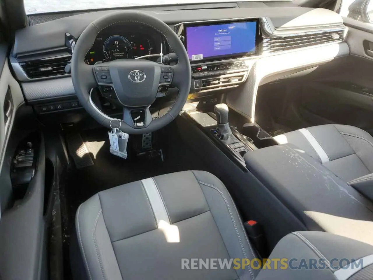 8 Фотография поврежденного автомобиля 4T1DBADK3SU018044 TOYOTA CAMRY 2025