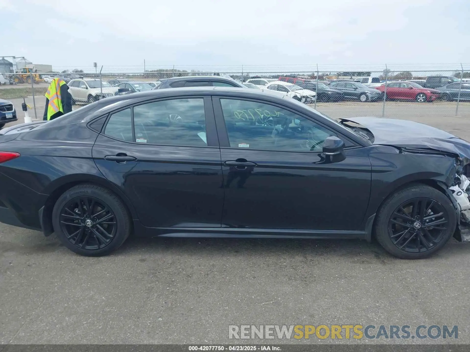 13 Фотография поврежденного автомобиля 4T1DBADK3SU506409 TOYOTA CAMRY 2025