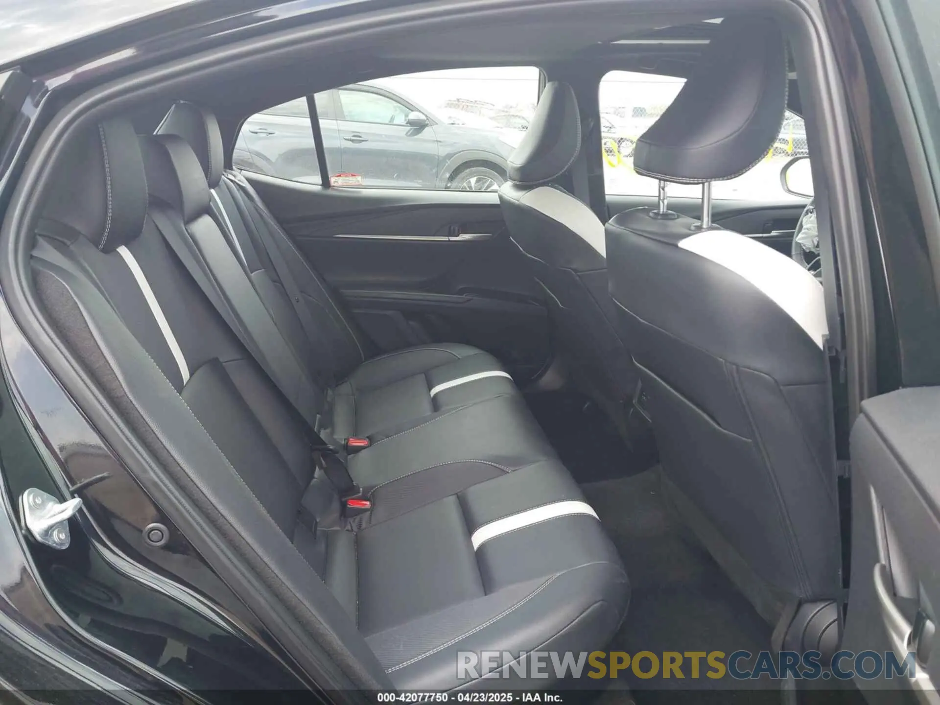 8 Фотография поврежденного автомобиля 4T1DBADK3SU506409 TOYOTA CAMRY 2025