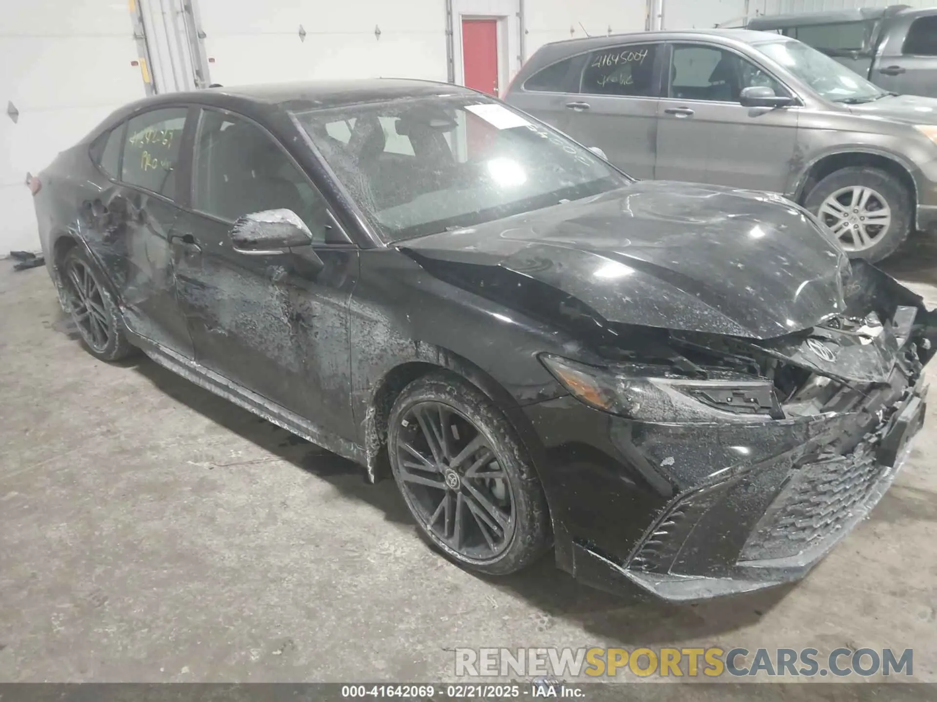 1 Фотография поврежденного автомобиля 4T1DBADK3SU509830 TOYOTA CAMRY 2025