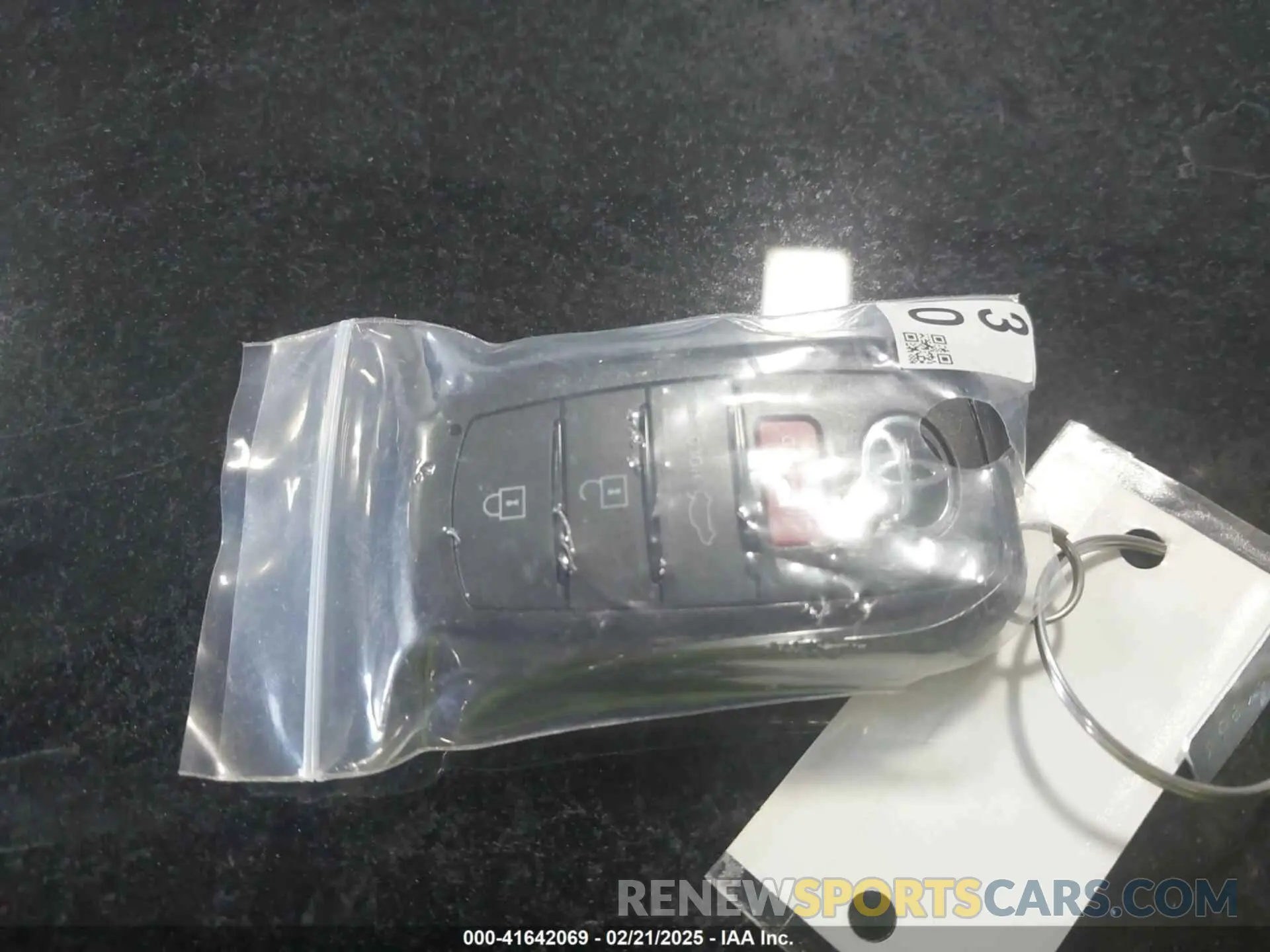 11 Фотография поврежденного автомобиля 4T1DBADK3SU509830 TOYOTA CAMRY 2025