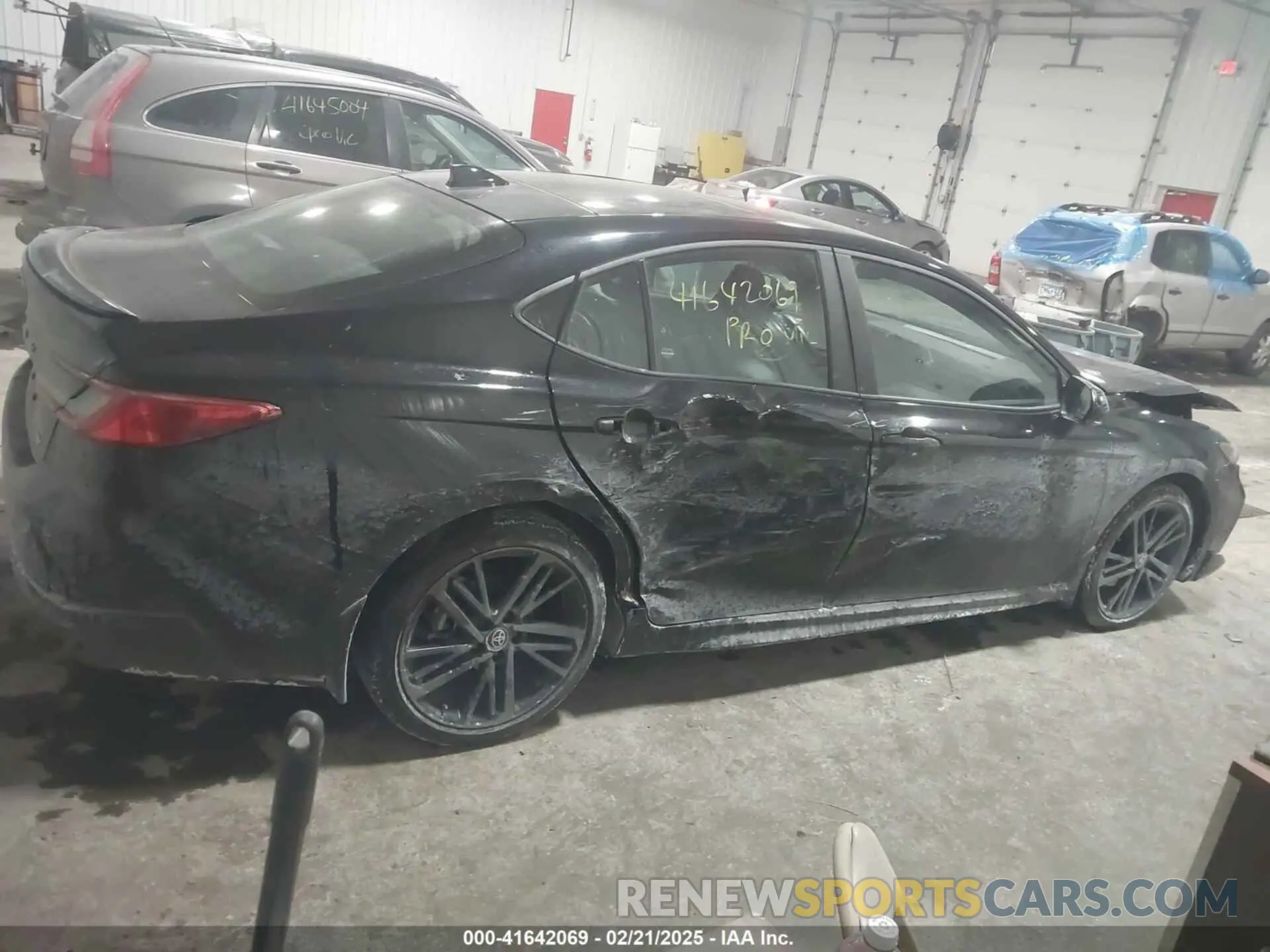 13 Фотография поврежденного автомобиля 4T1DBADK3SU509830 TOYOTA CAMRY 2025