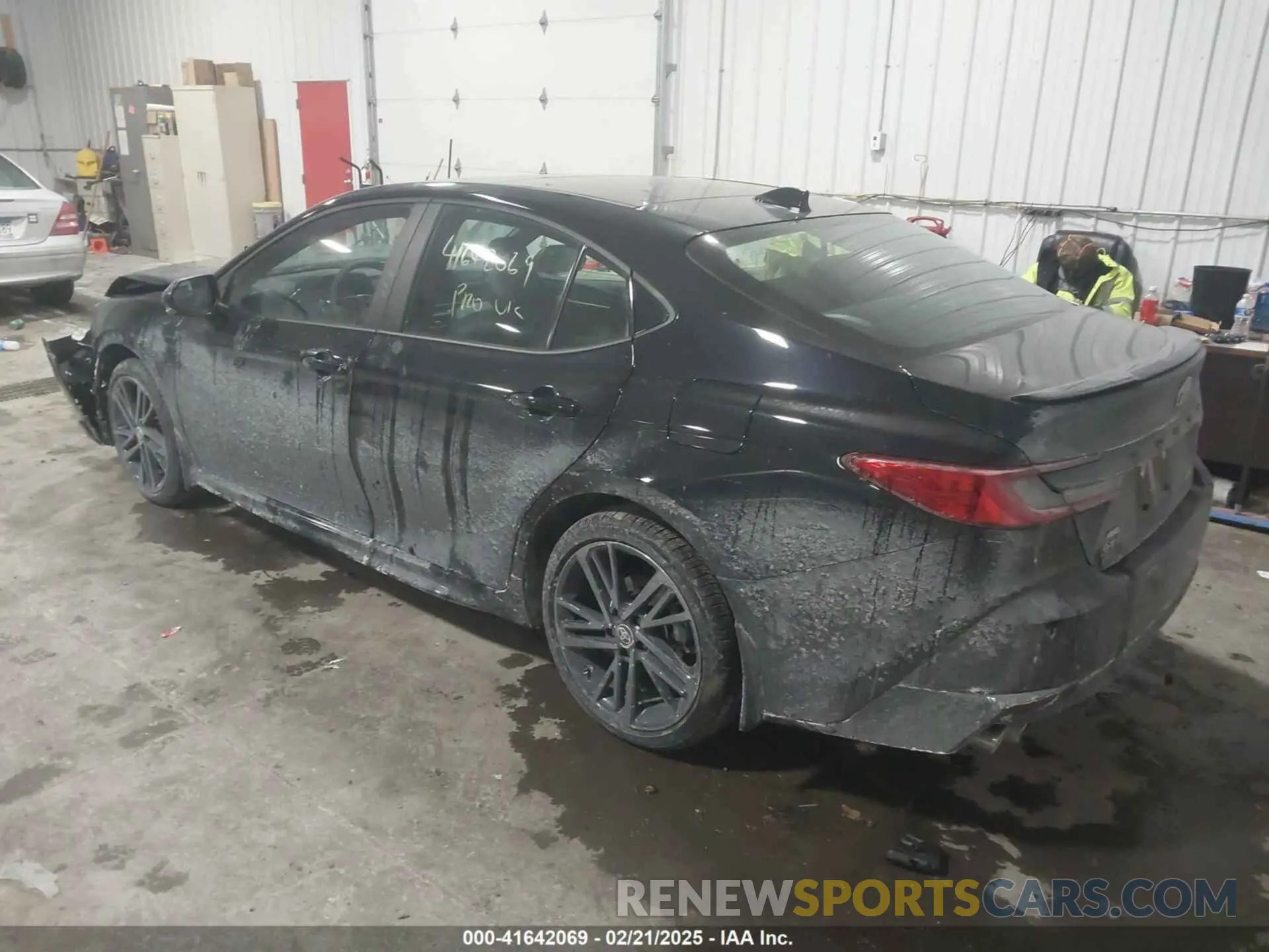 3 Фотография поврежденного автомобиля 4T1DBADK3SU509830 TOYOTA CAMRY 2025
